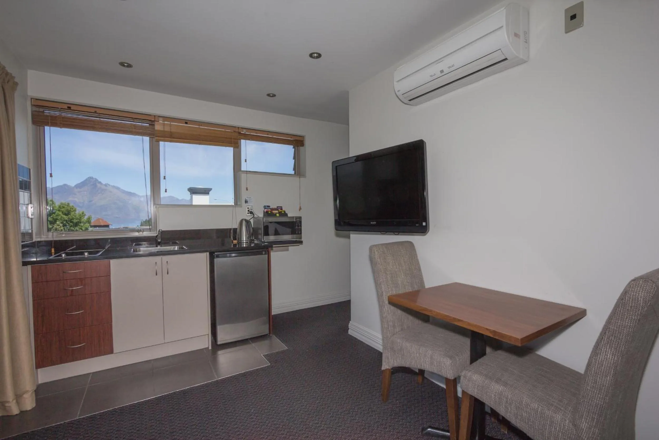 Kitchen or kitchenette in Autoline Motel Queenstown