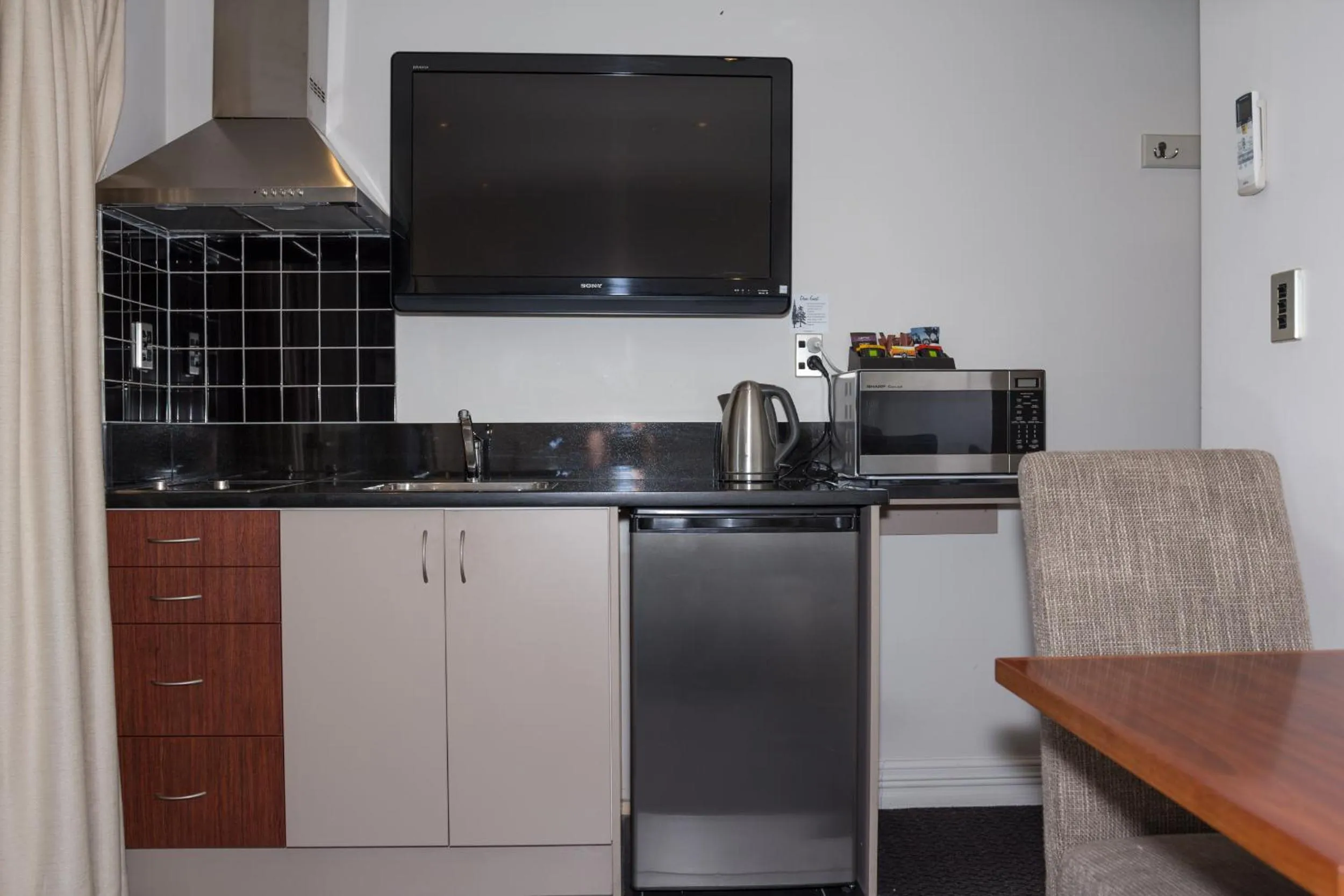 Kitchen or kitchenette in Autoline Motel Queenstown