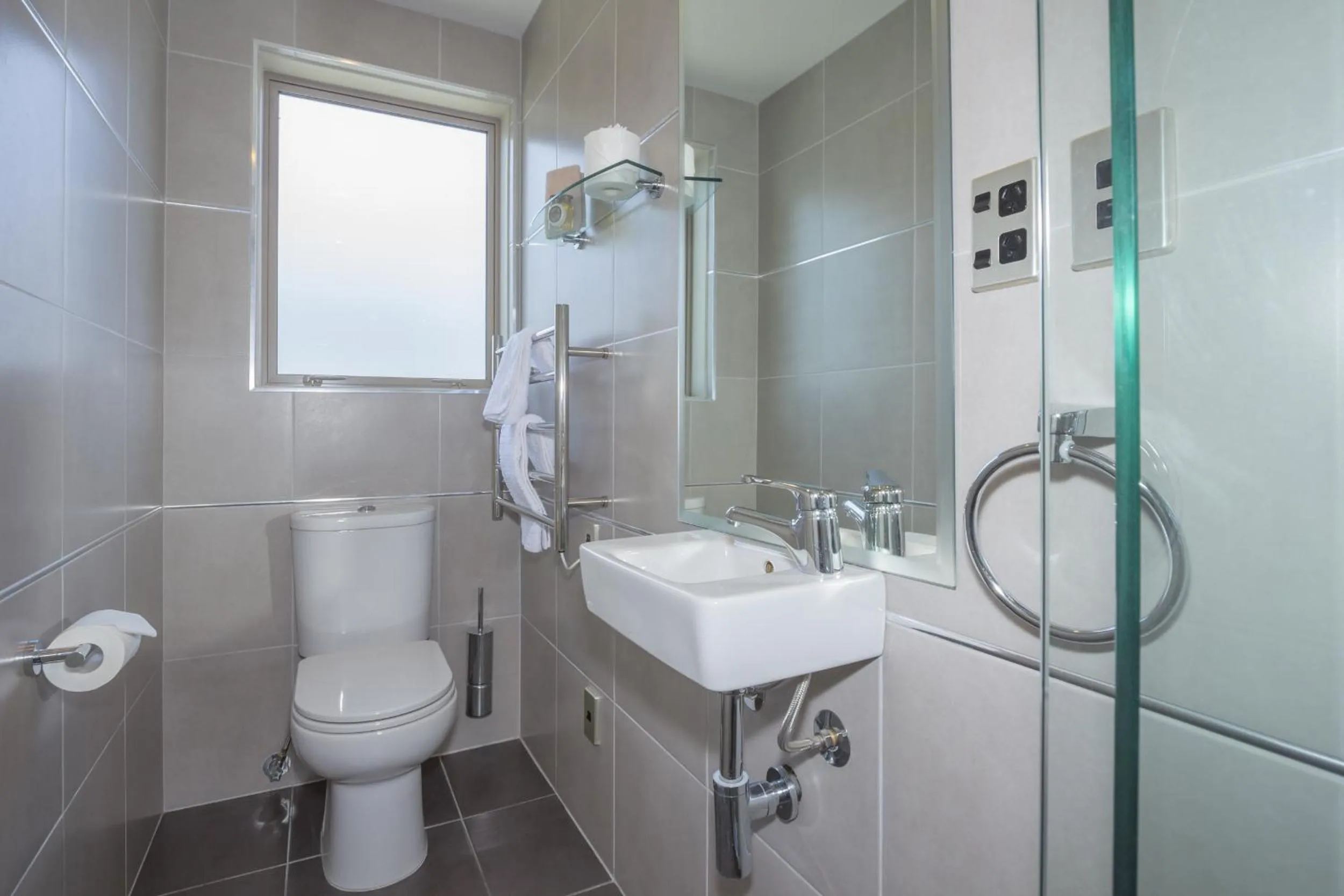 Shower in Autoline Motel Queenstown