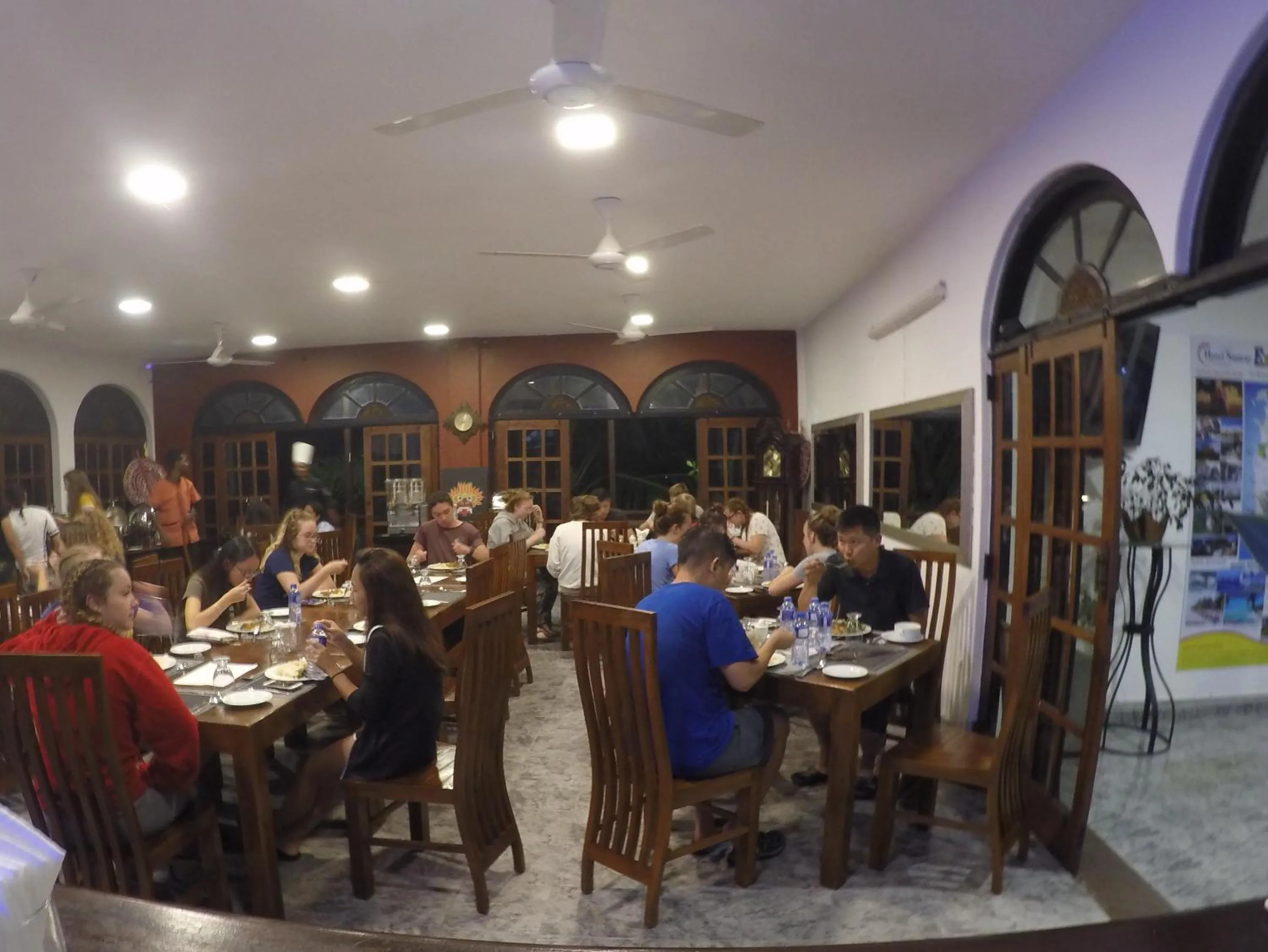 Restaurant/places to eat in Hotel Sunray