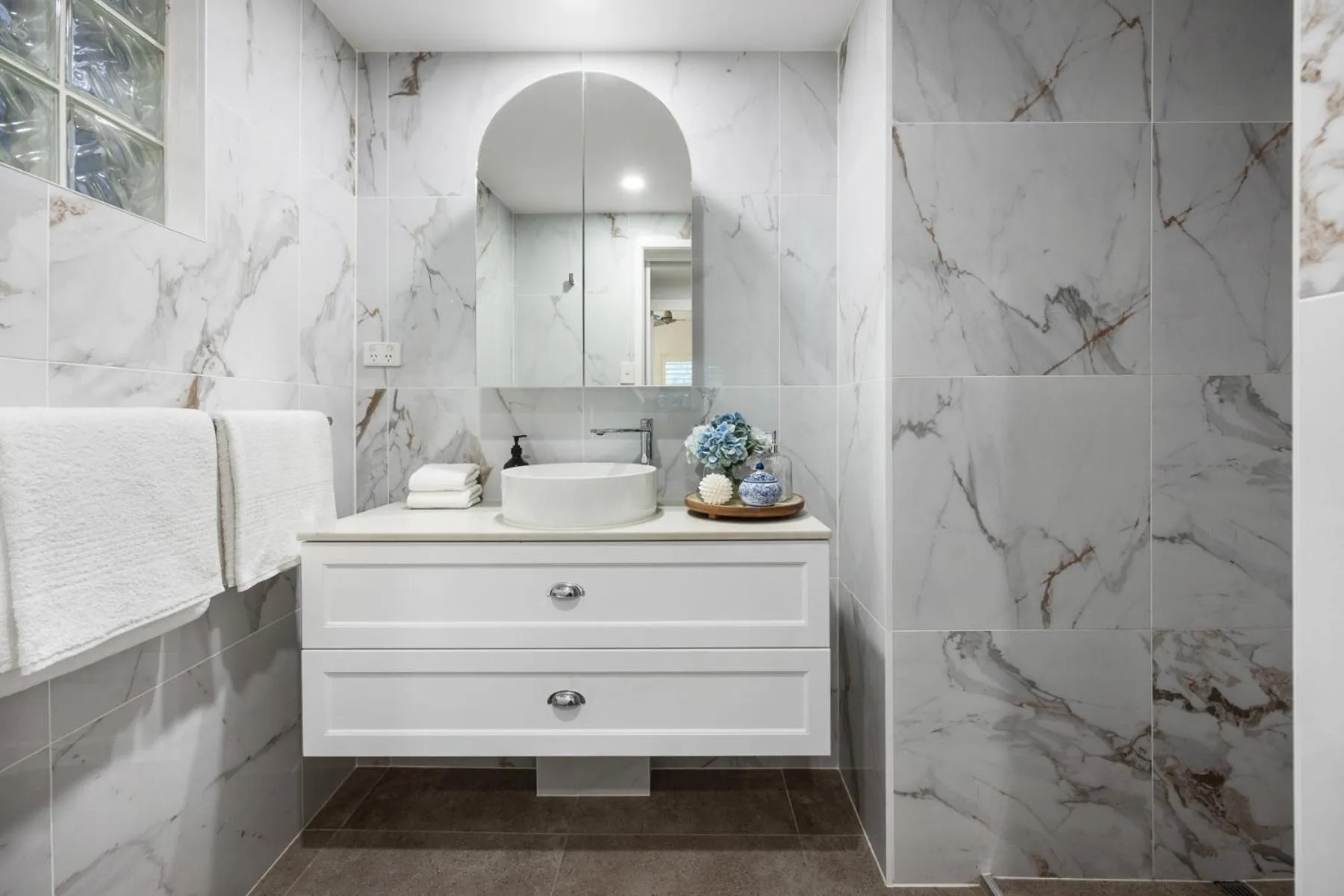 Aqua Promenade Beachfront Holiday Apartments