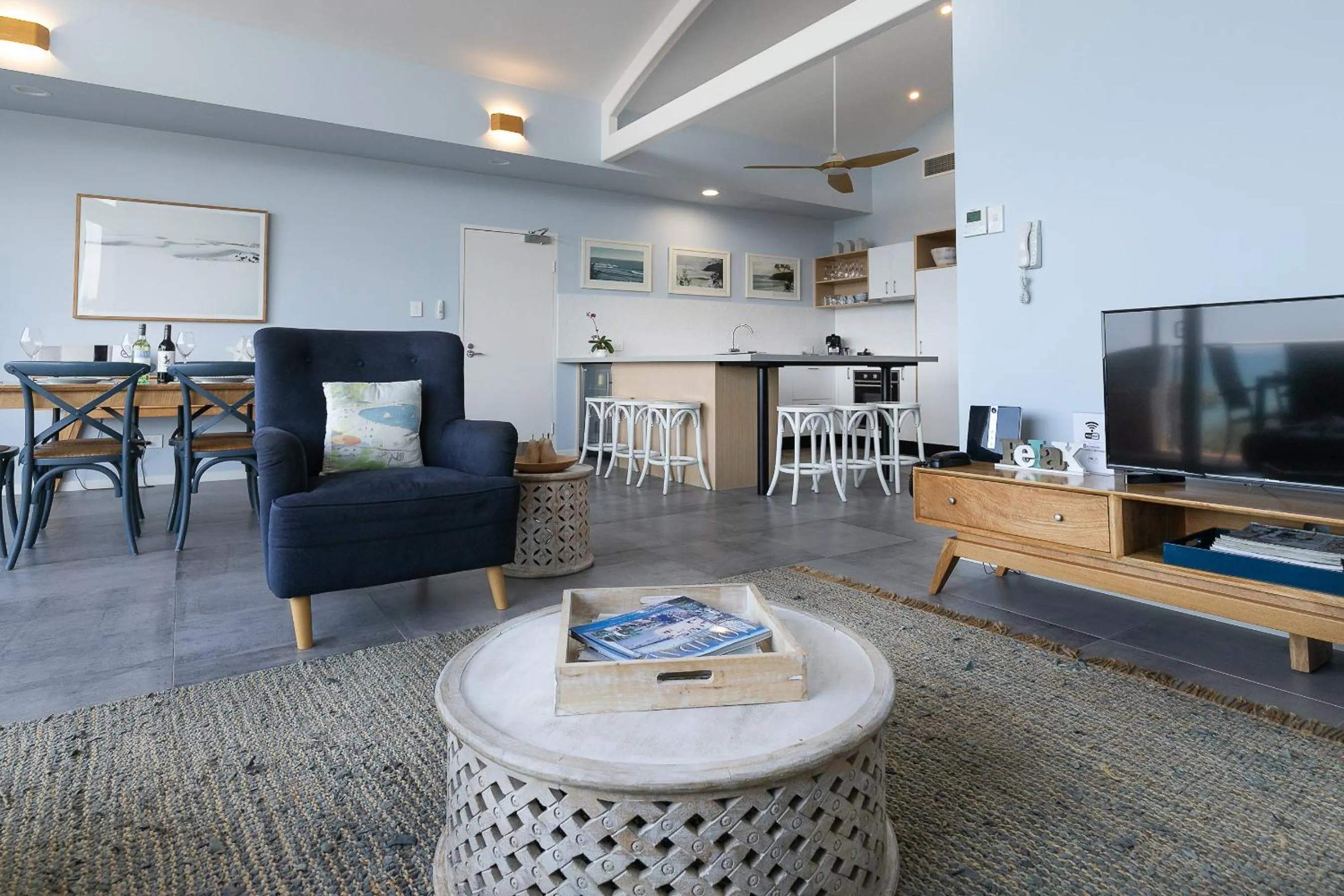 TV and multimedia in Aqua Promenade Beachfront Holiday Apartments