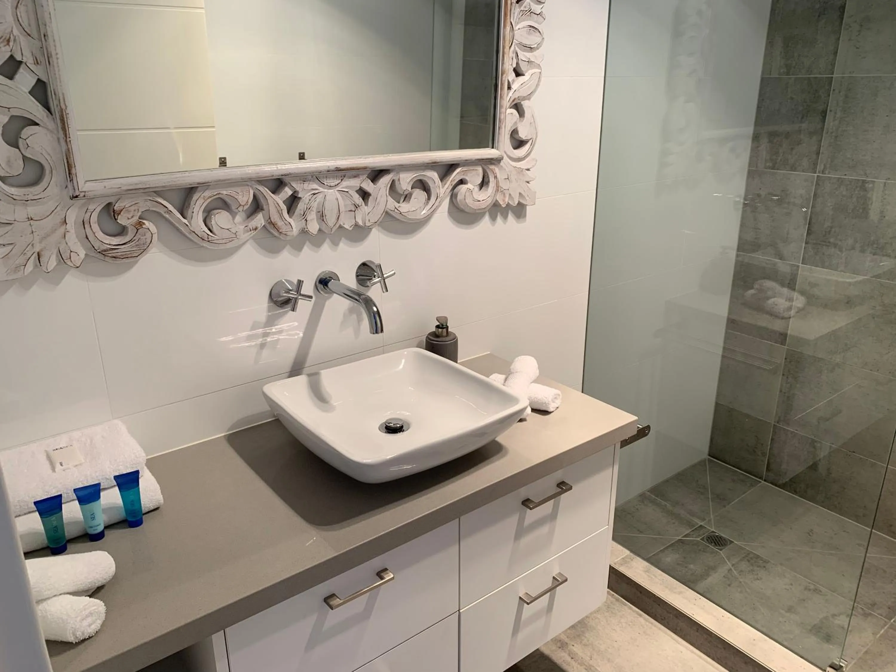 Bathroom in Aqua Promenade Beachfront Holiday Apartments