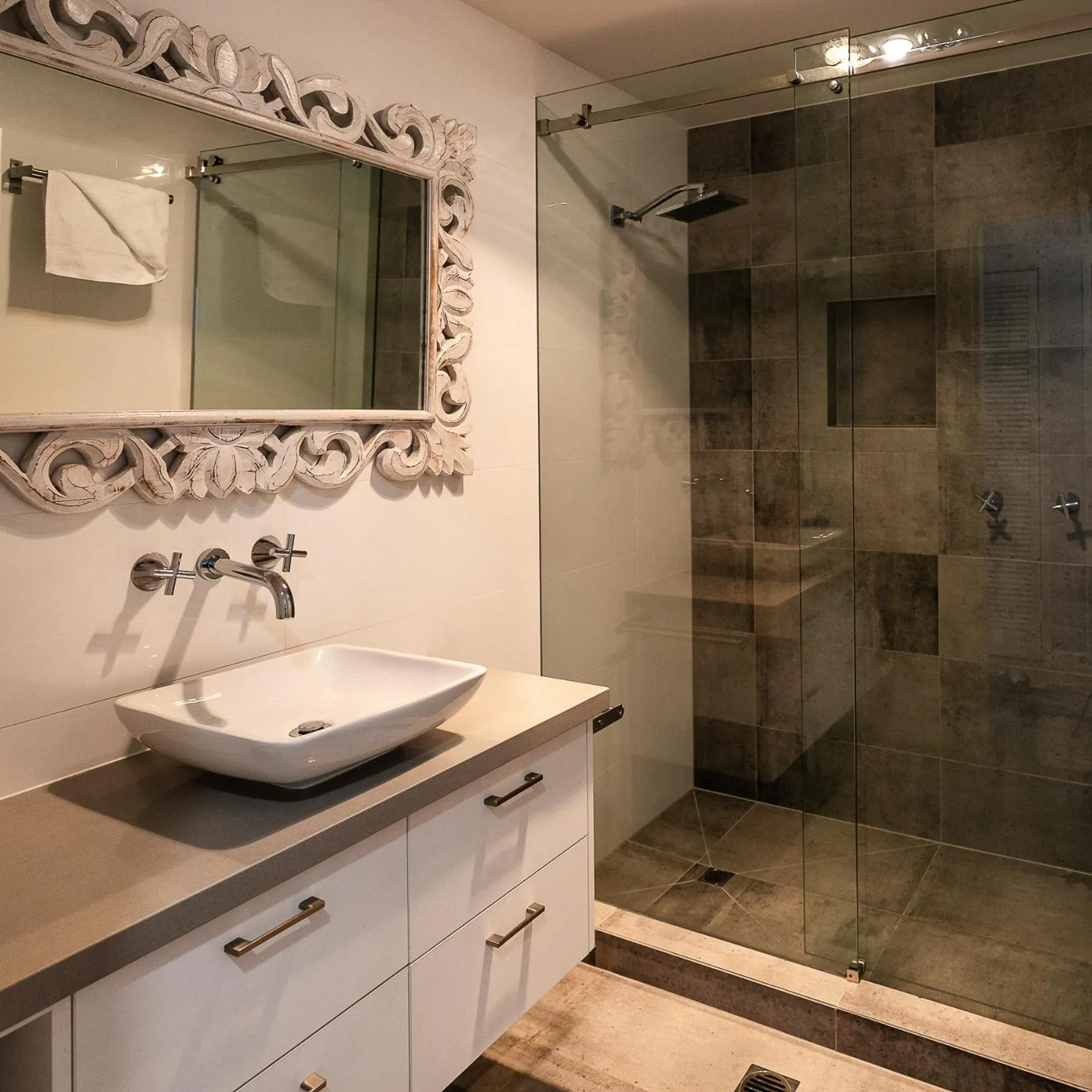 Bathroom in Aqua Promenade Beachfront Holiday Apartments