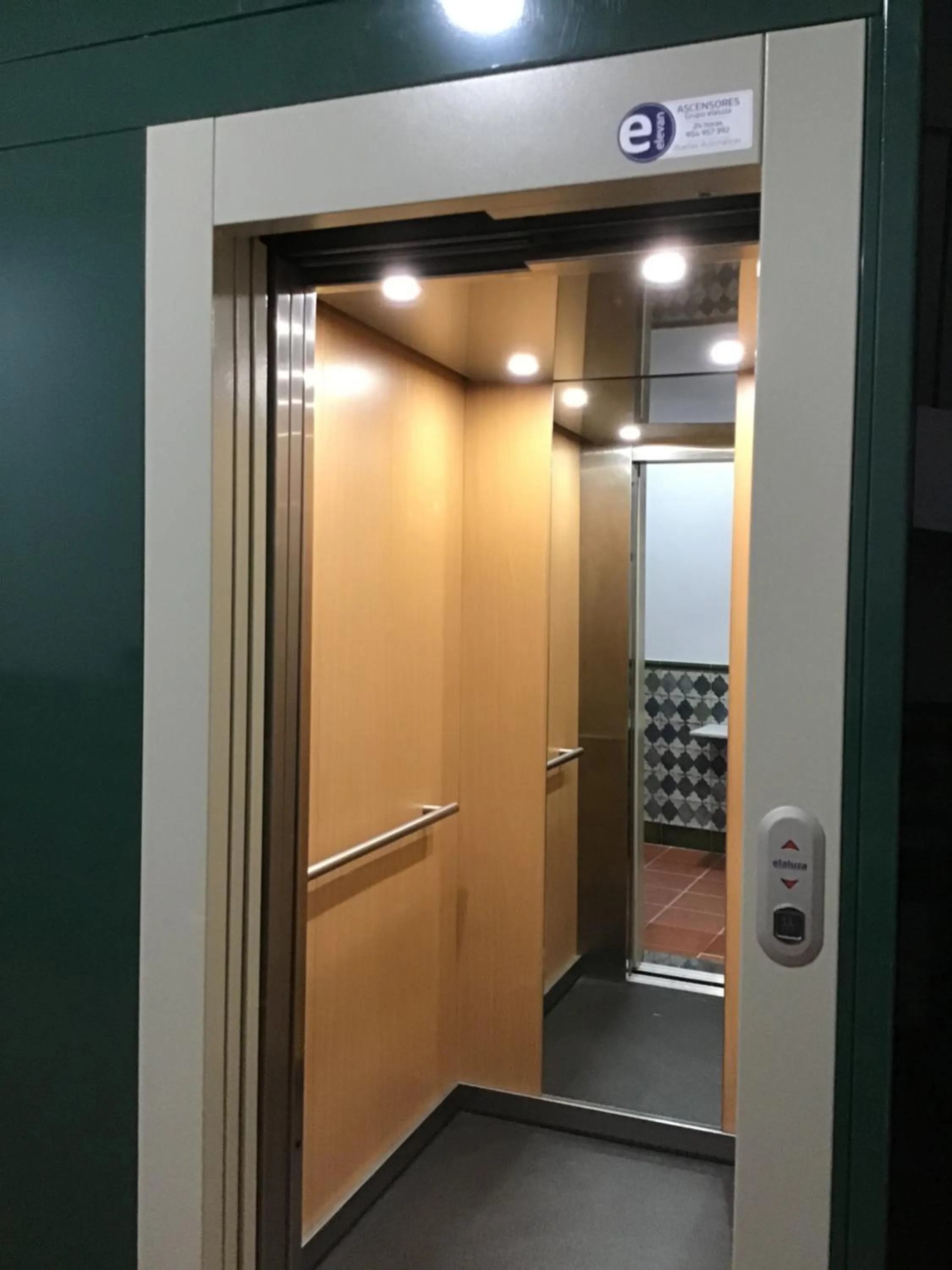 elevator in Apartamentos Doña Concha