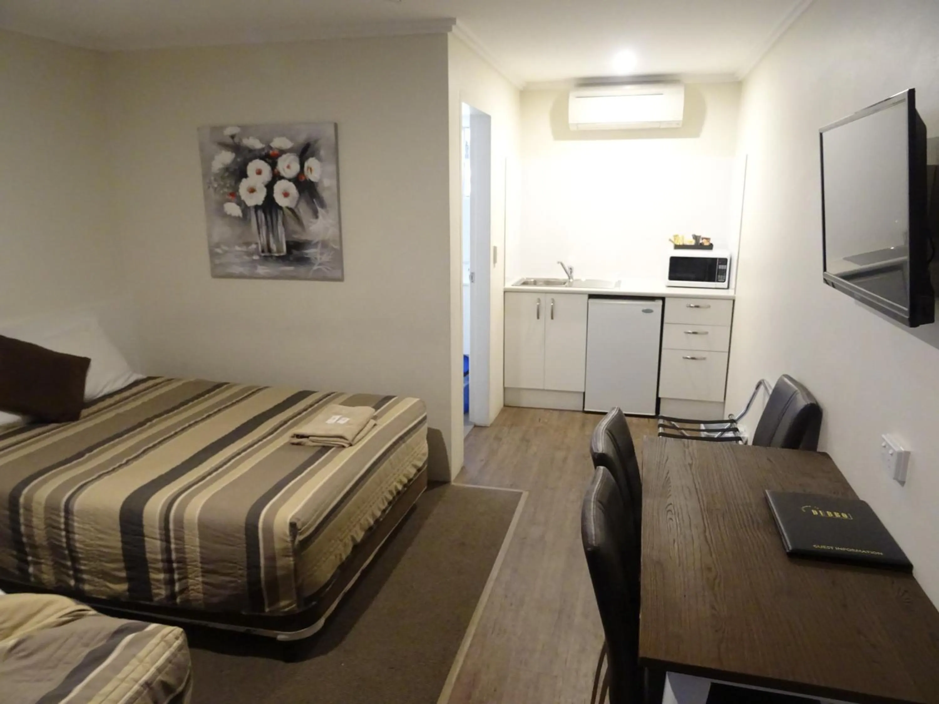 Bed in Centrepoint Motel