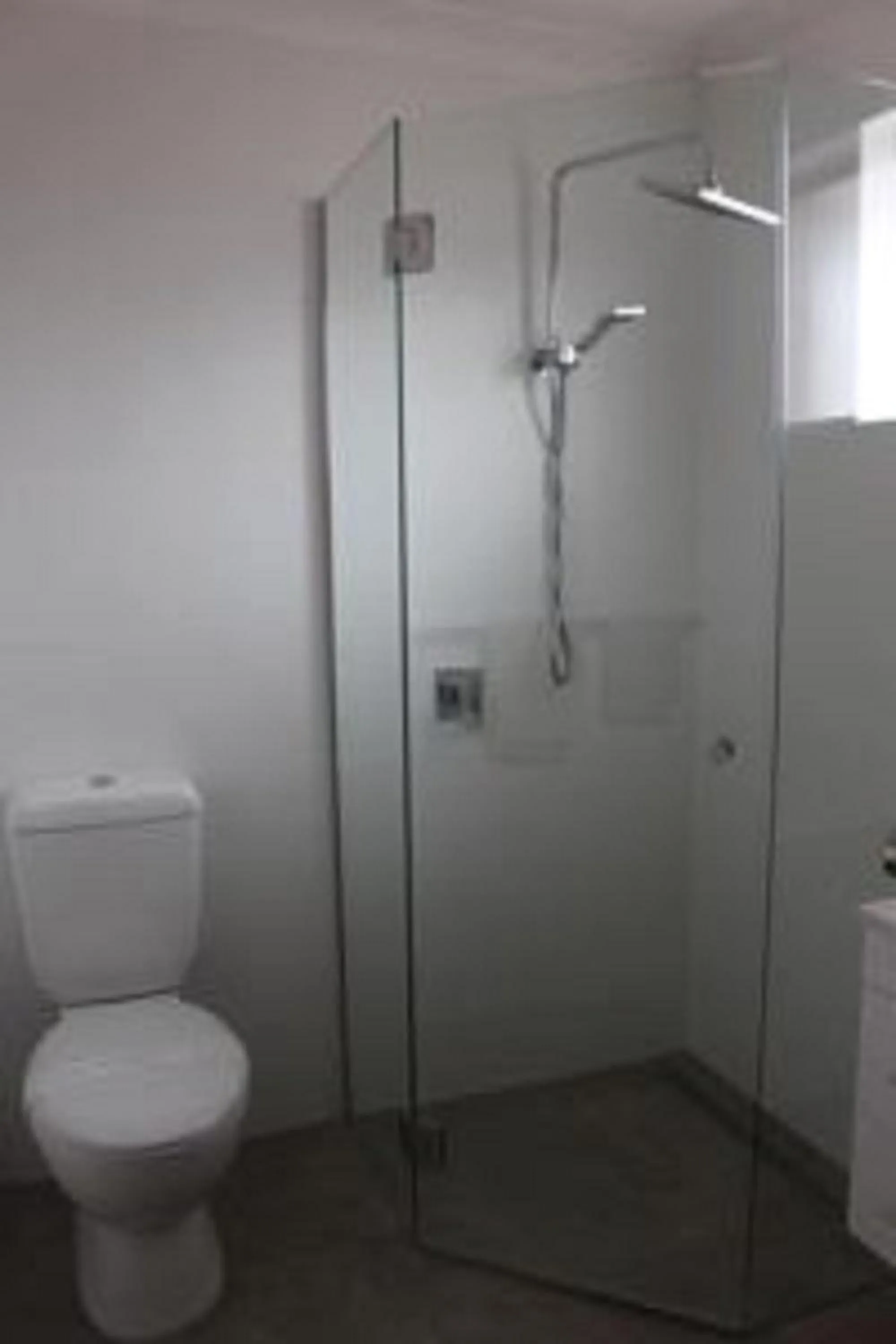 Shower in Centrepoint Motel