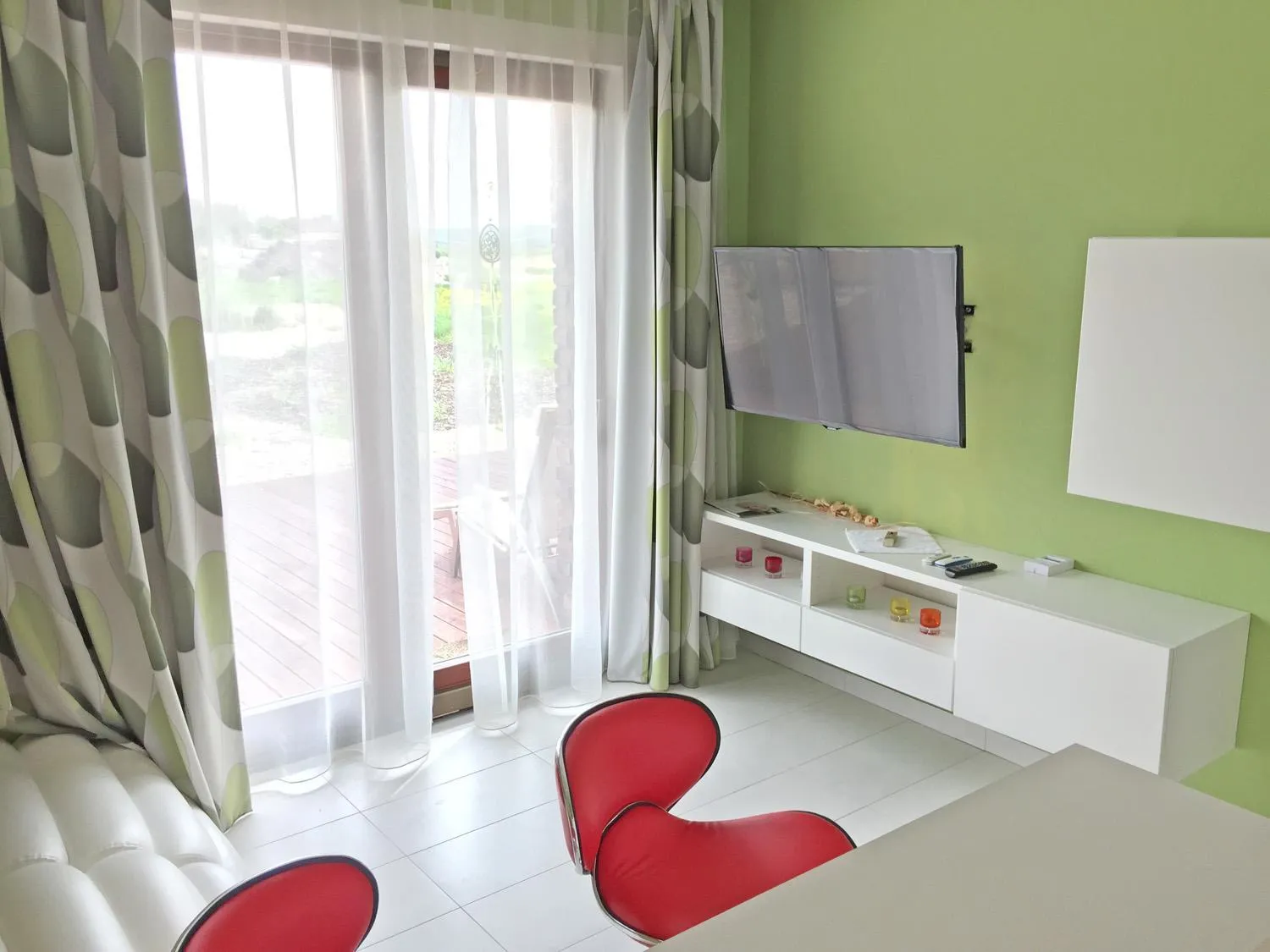 Communal lounge/ TV room in Lake View Apartments near Golf Resort Kunětická Hora, Dříteč