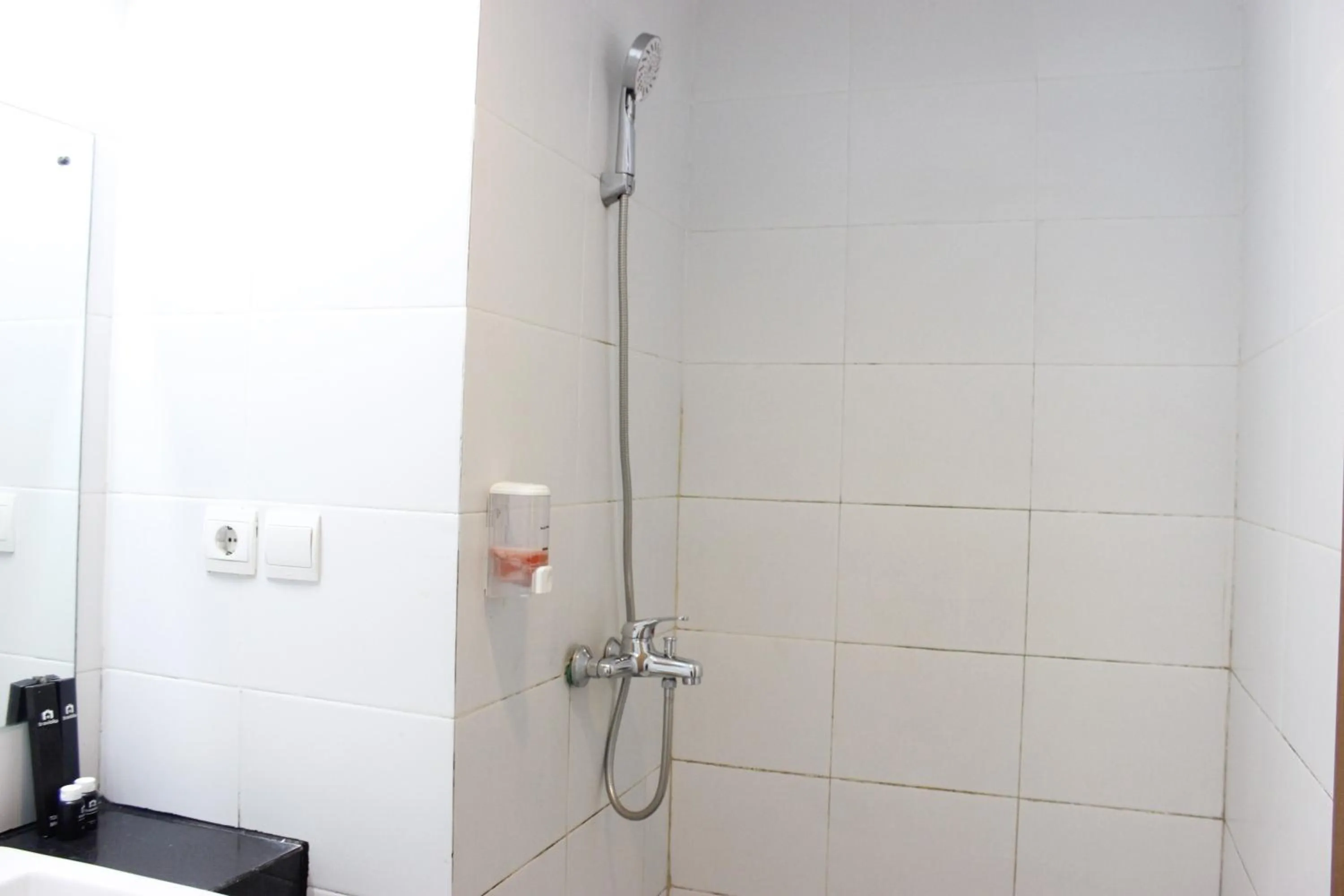 Relaxing Studio near ITB at Beverly Dago Apartment By Travelio