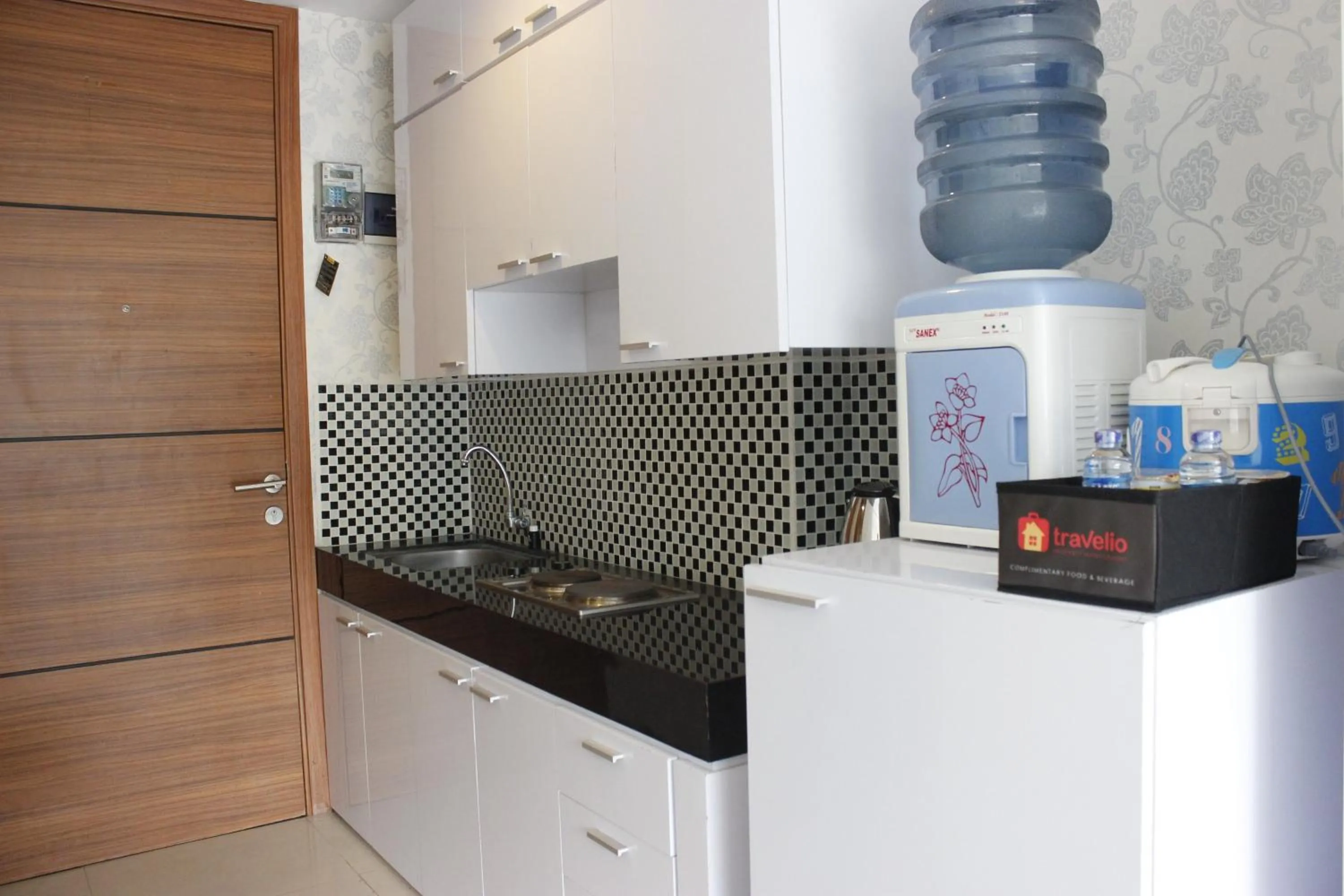 Relaxing Studio near ITB at Beverly Dago Apartment By Travelio