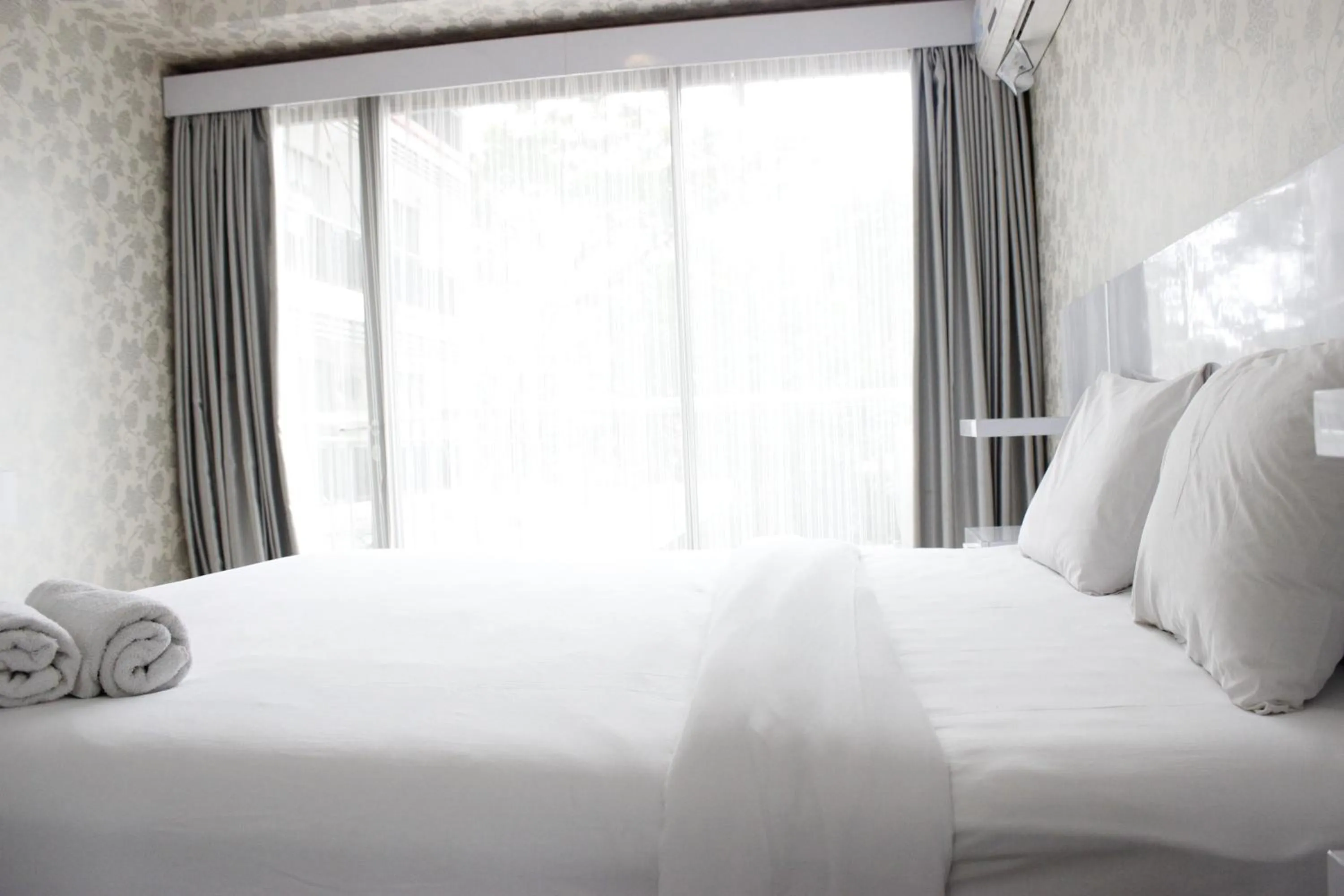 Bed in Relaxing Studio near ITB at Beverly Dago Apartment By Travelio