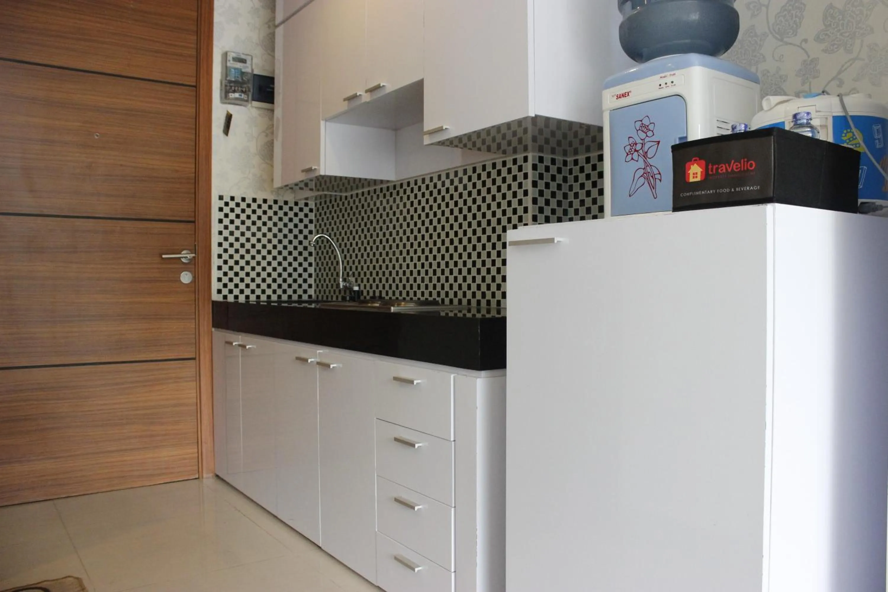 Relaxing Studio near ITB at Beverly Dago Apartment By Travelio
