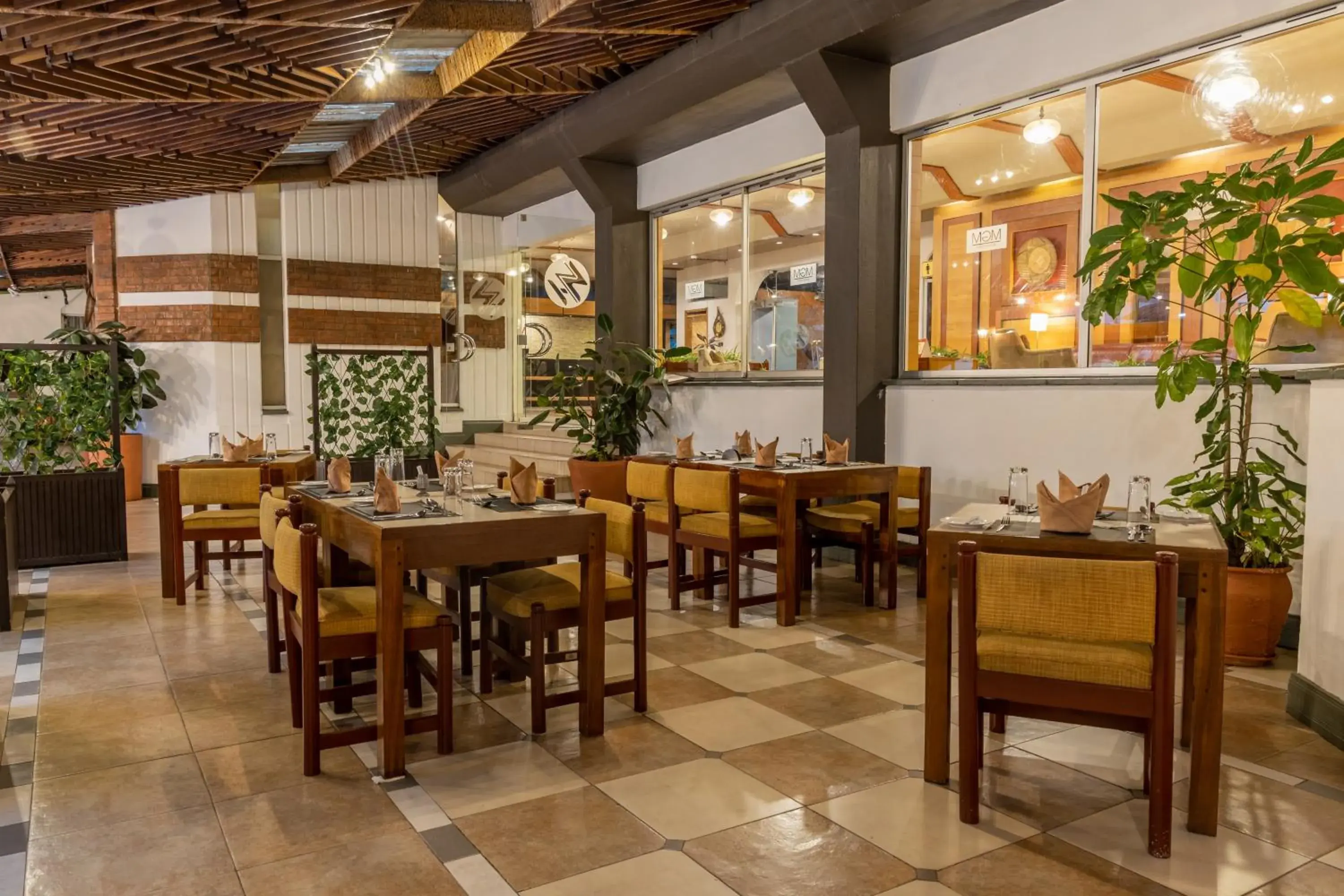 Restaurant/places to eat in Muthu Silver Springs Hotel Restaurant/places to eat in Muthu Silver Springs Hotel