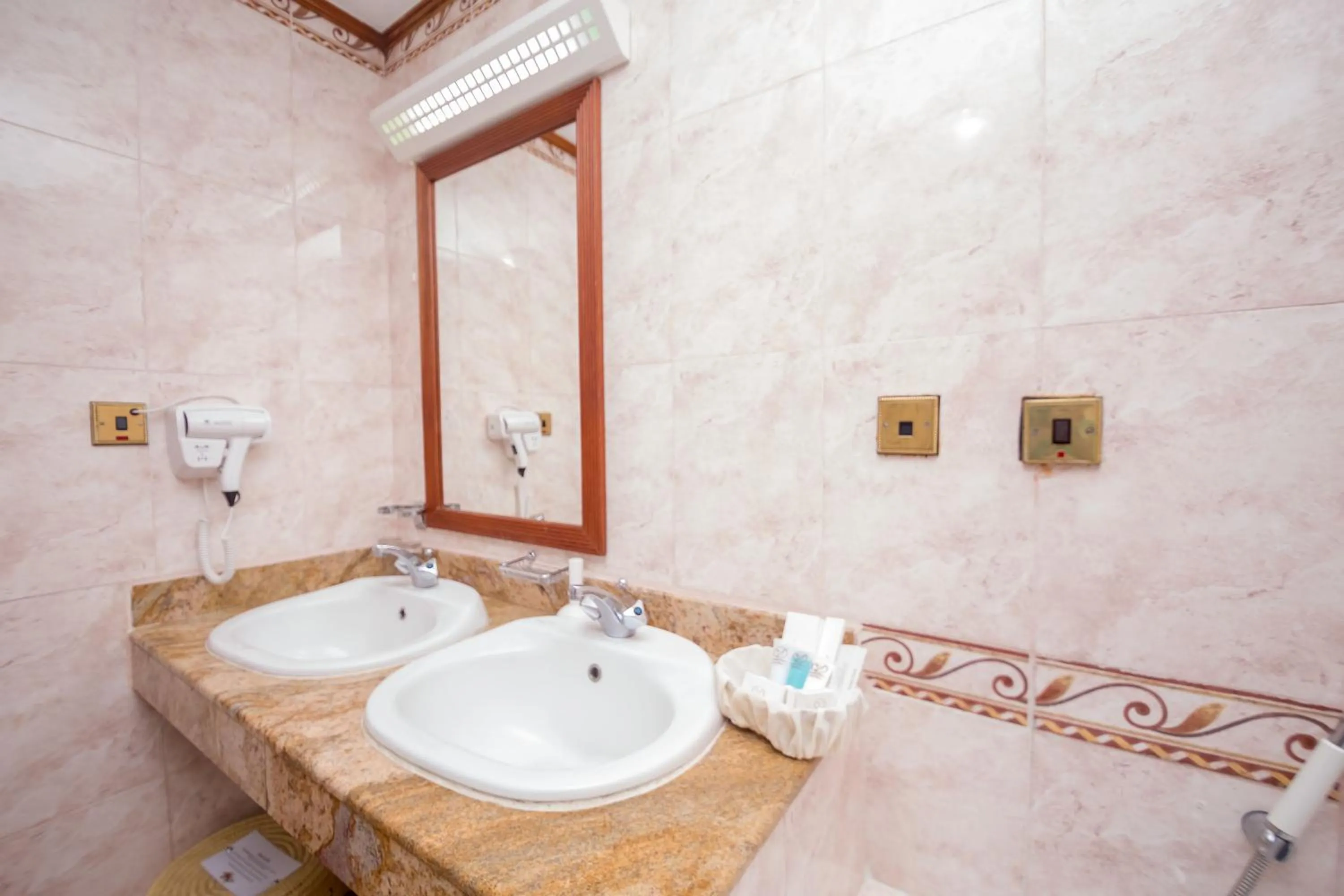 Bathroom in Muthu Silver Springs Hotel