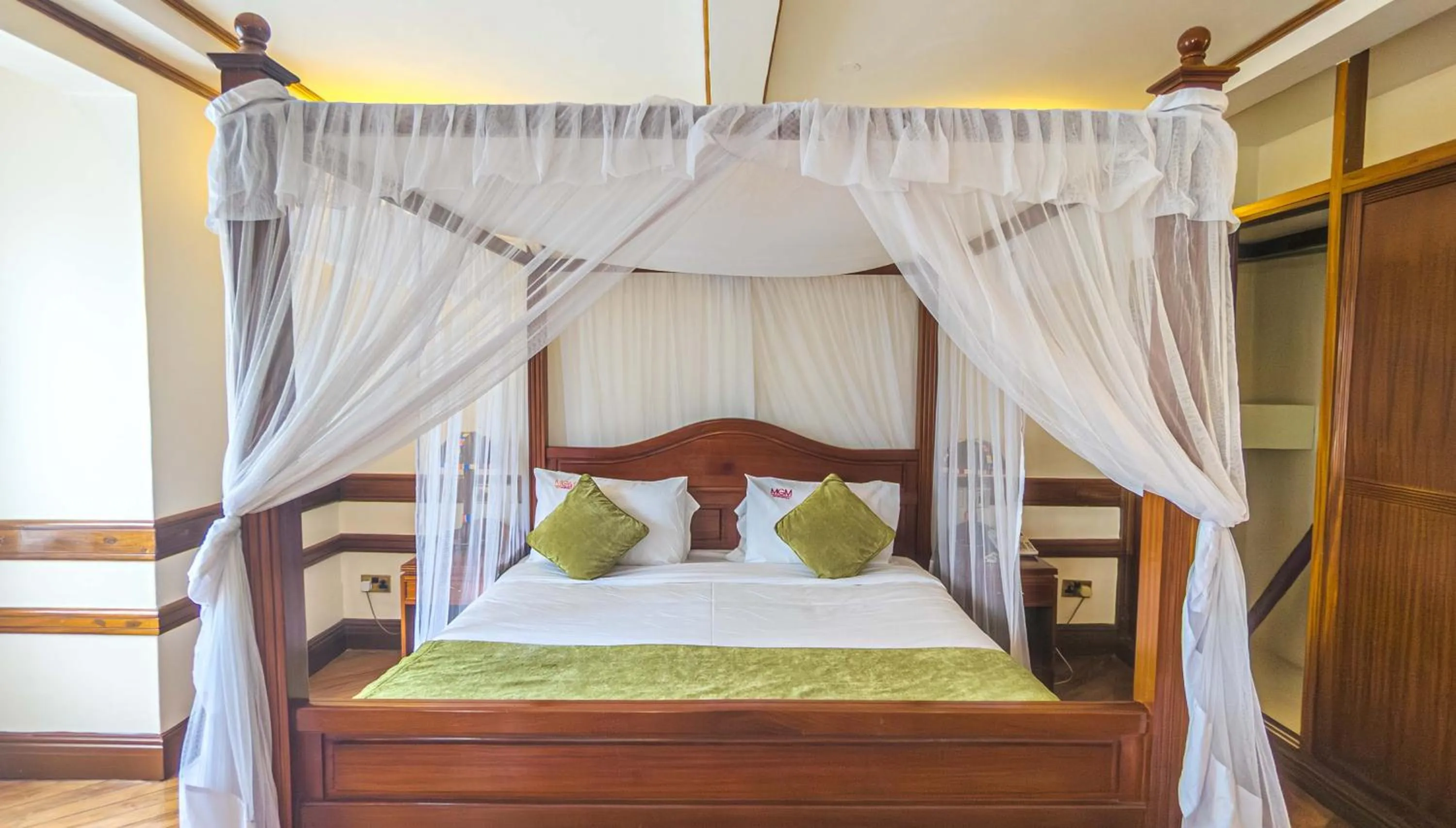 Bedroom, Bed in Muthu Silver Springs Hotel