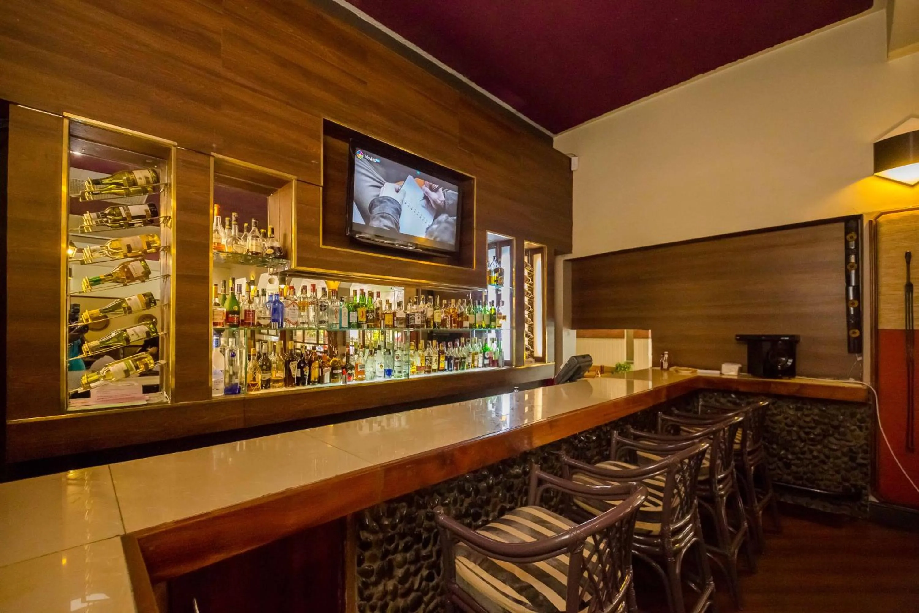 Lounge or bar in Muthu Silver Springs Hotel