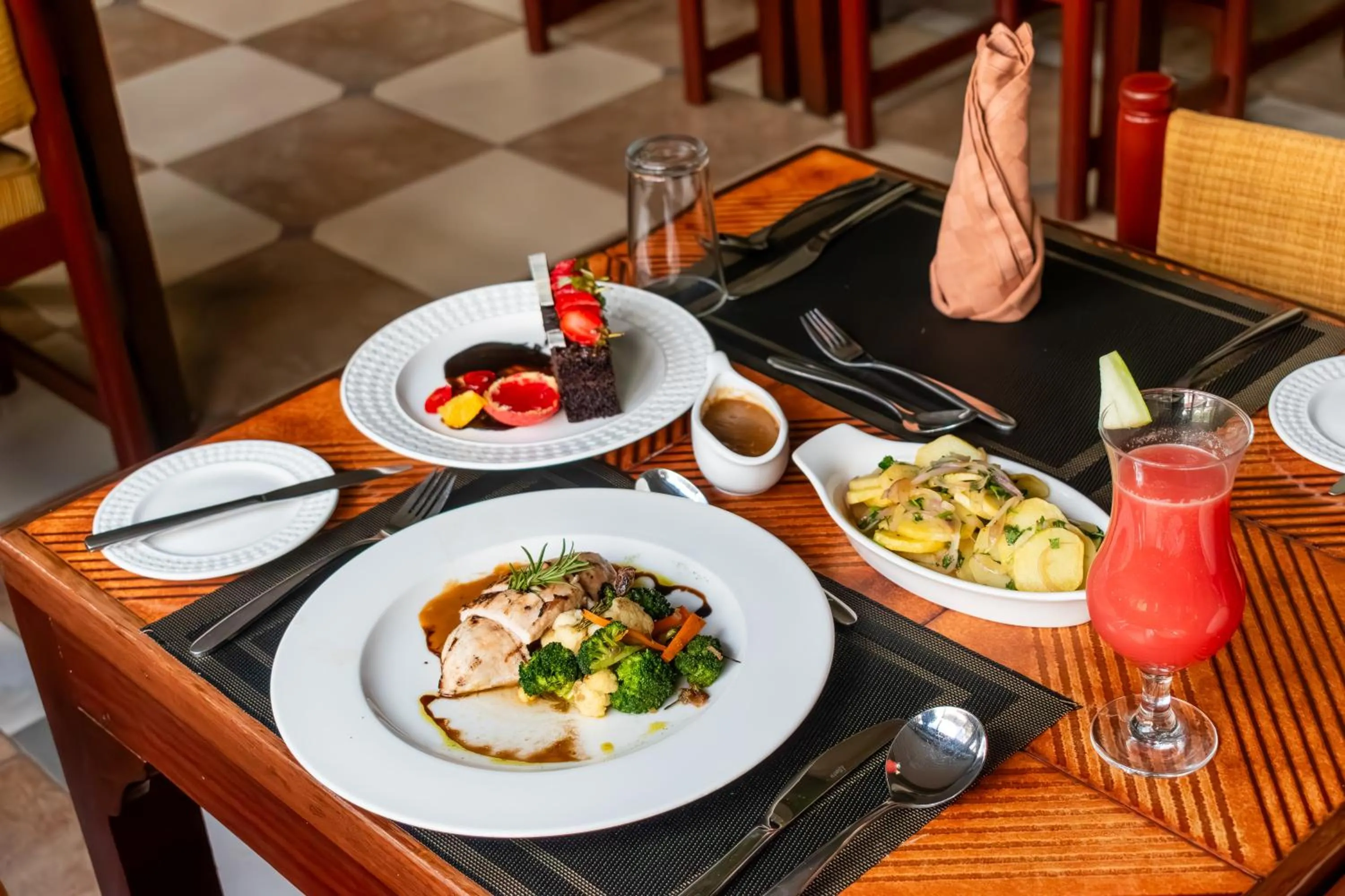 Food and drinks in Muthu Silver Springs Hotel