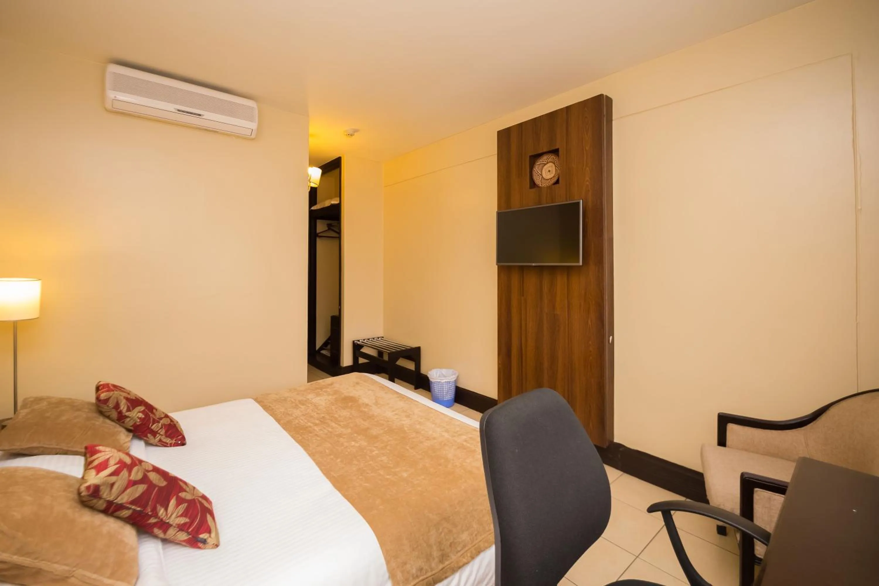 Bedroom, Bed in Muthu Silver Springs Hotel