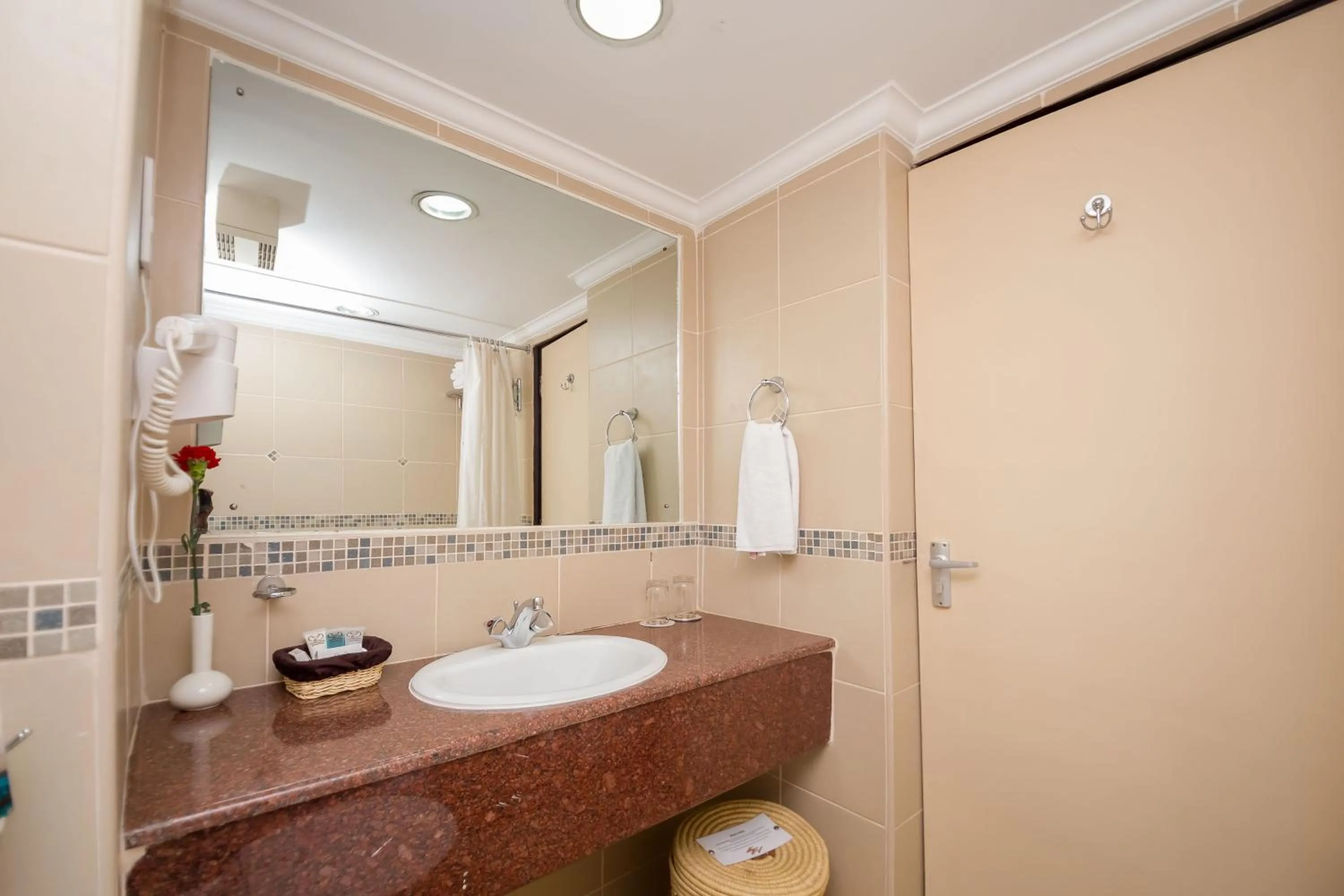 Bathroom in Muthu Silver Springs Hotel