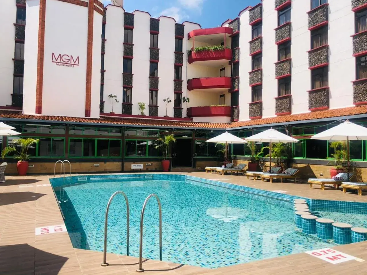 Swimming pool in Muthu Silver Springs Hotel Swimming pool in Muthu Silver Springs Hotel