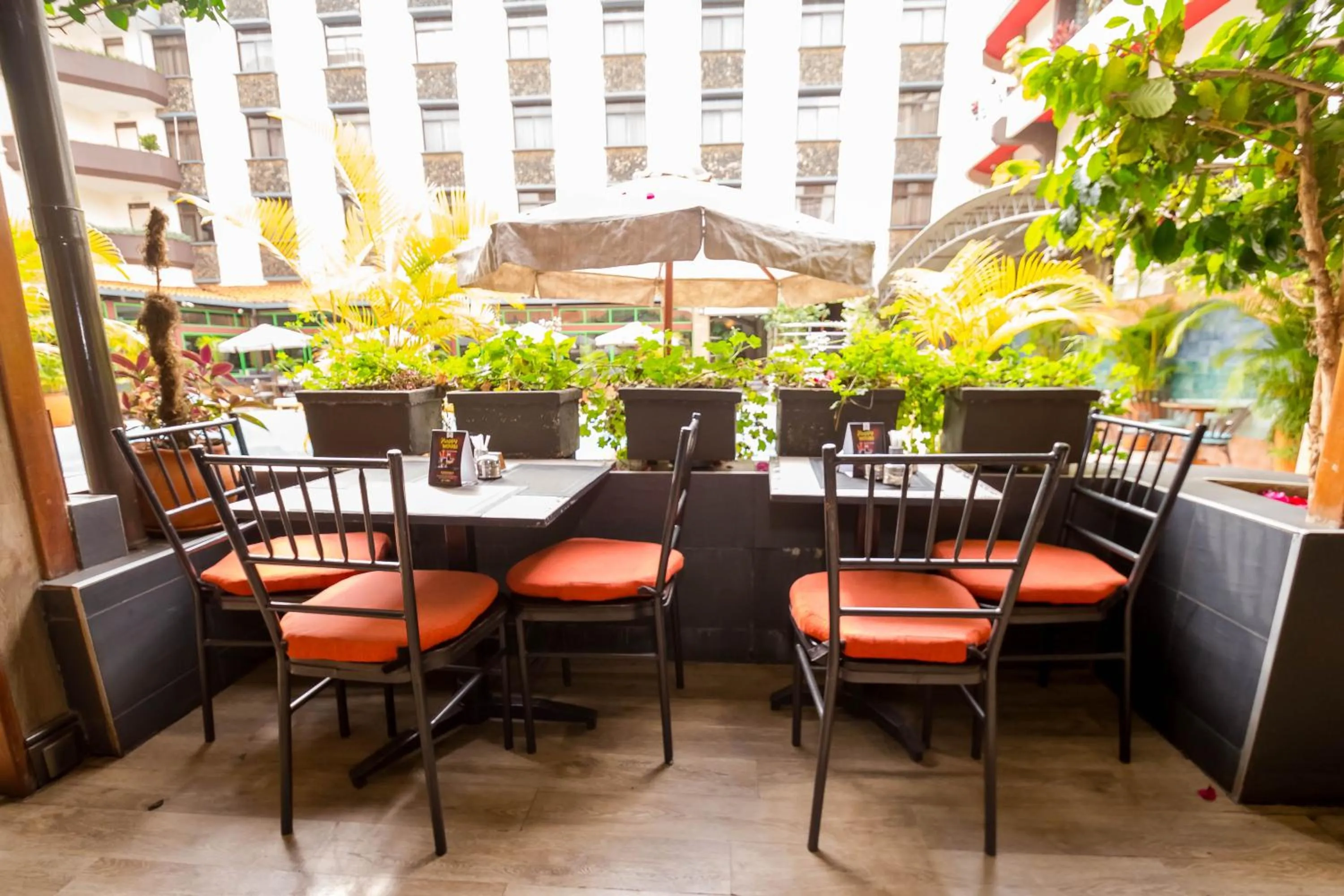 Restaurant/places to eat in Muthu Silver Springs Hotel