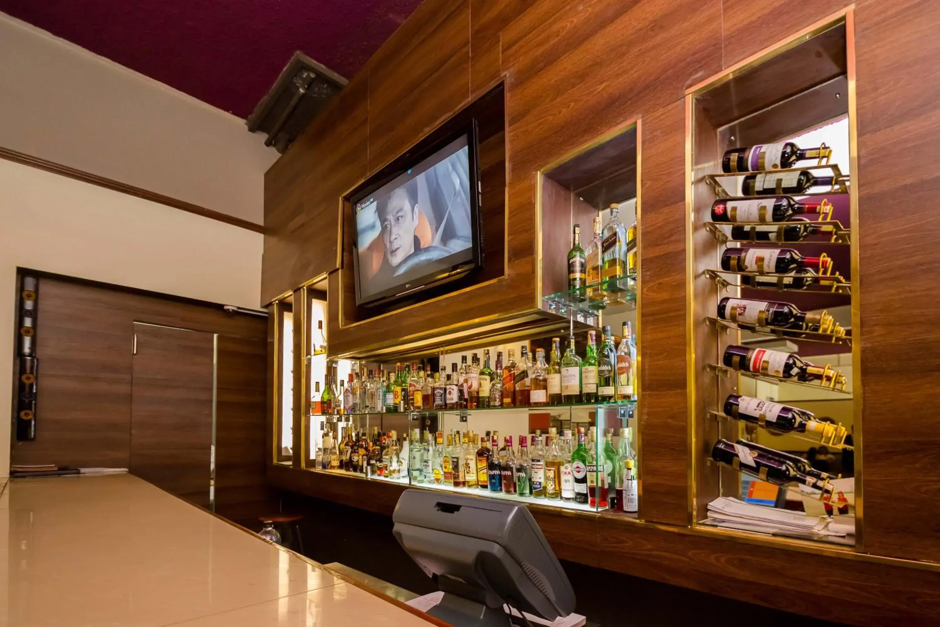 Lounge or bar in Muthu Silver Springs Hotel Lounge or bar in Muthu Silver Springs Hotel