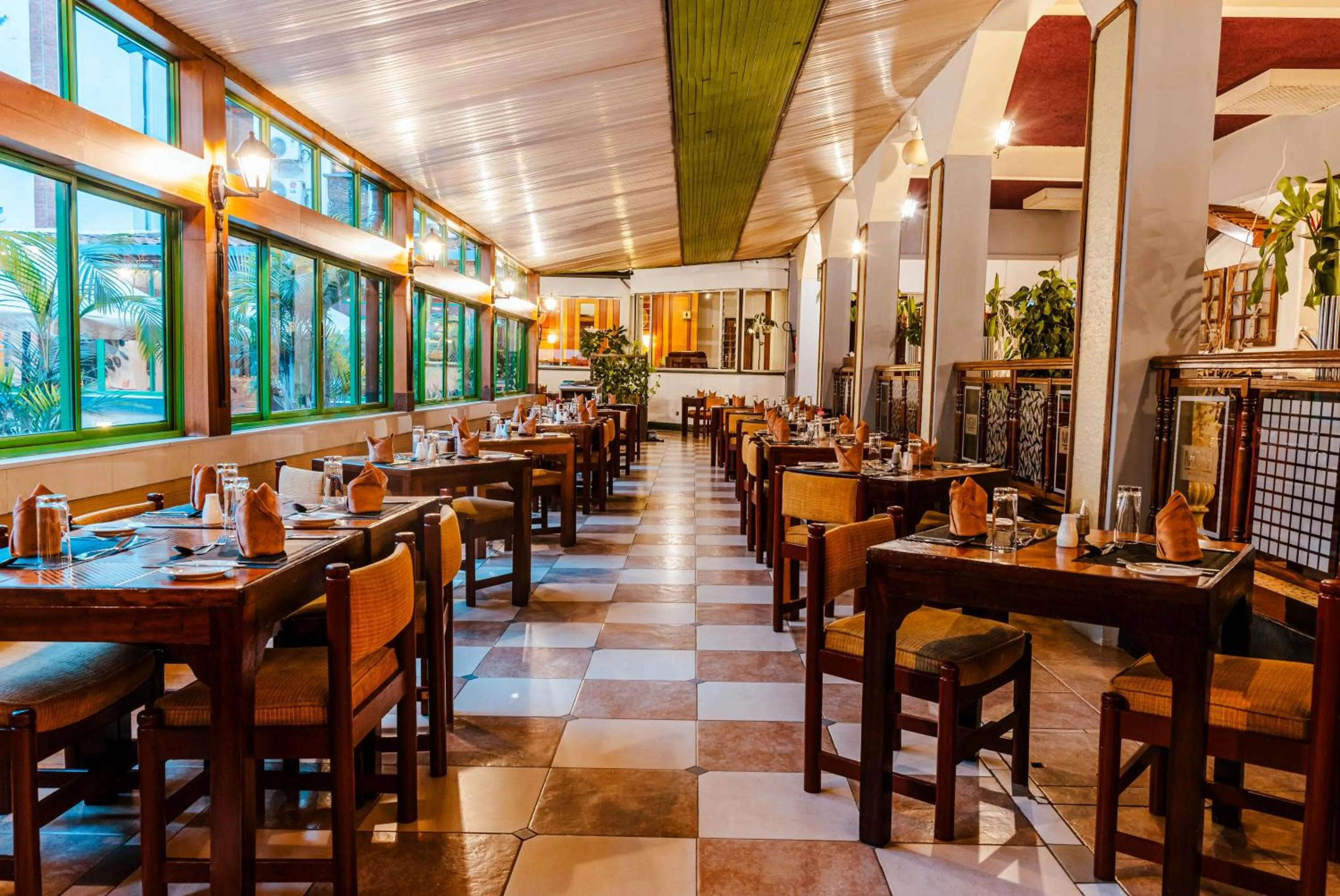 Restaurant/places to eat in Muthu Silver Springs Hotel