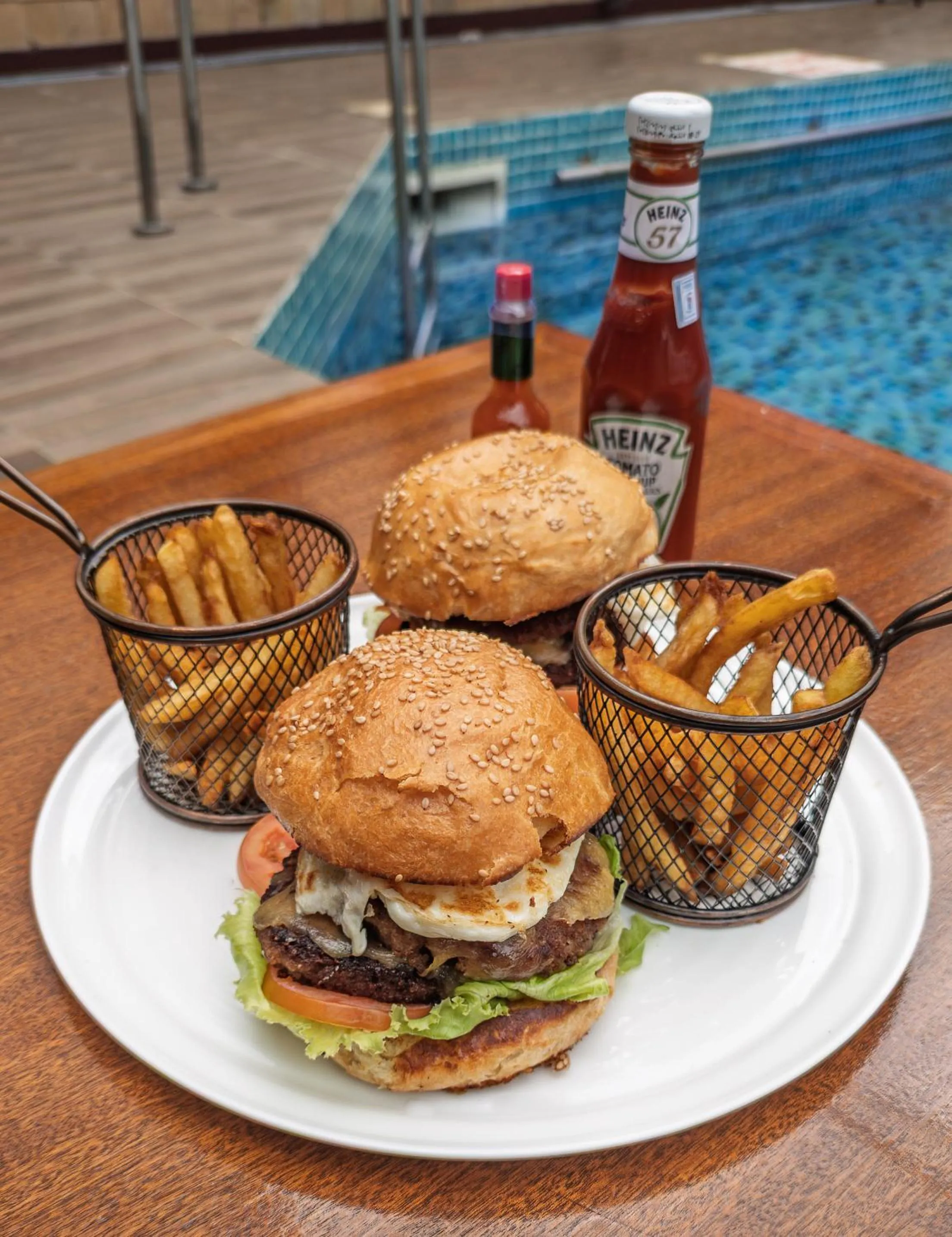 Food and drinks in Muthu Silver Springs Hotel