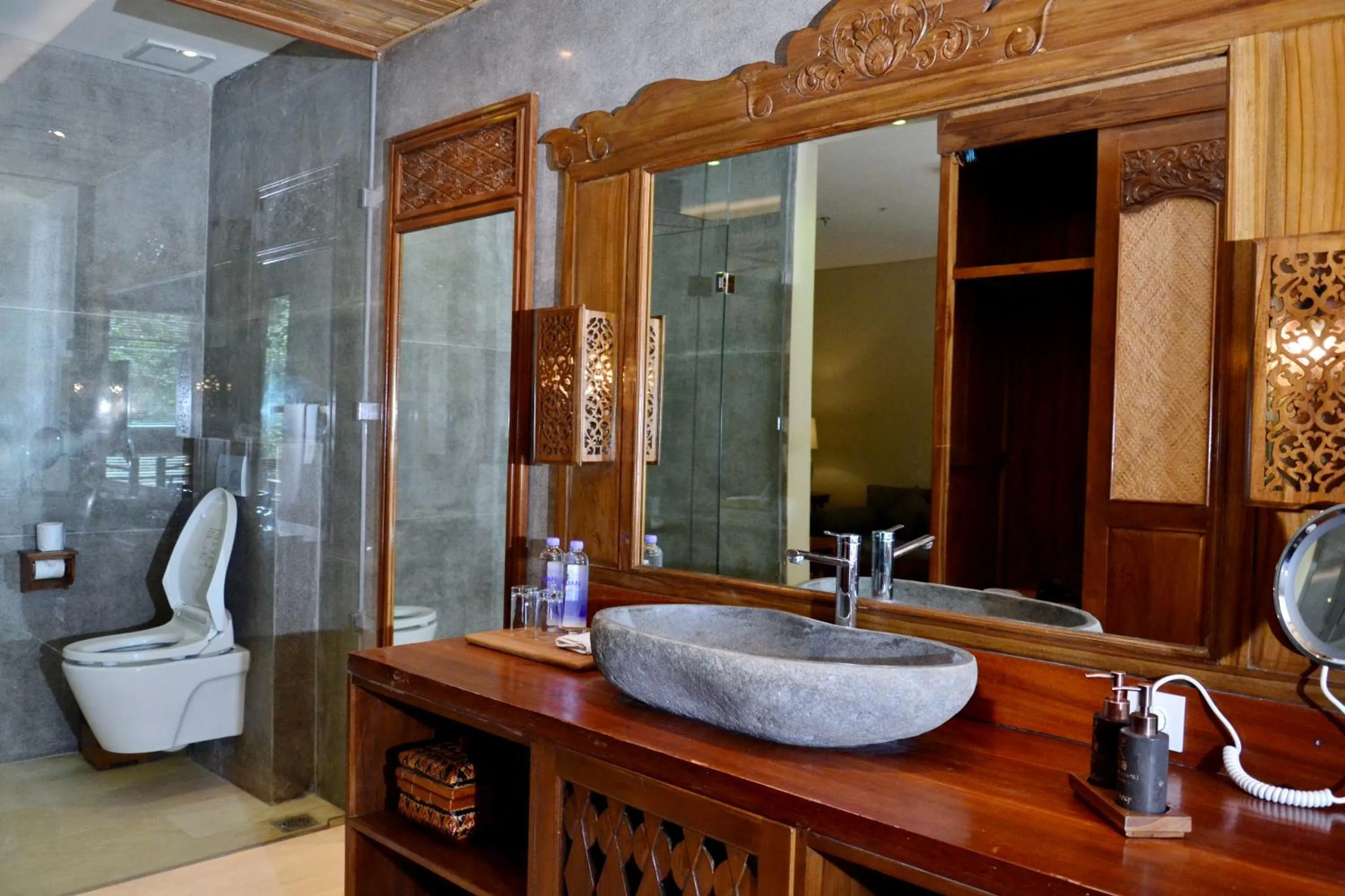 Shower in Kenran Resort Ubud By Soscomma