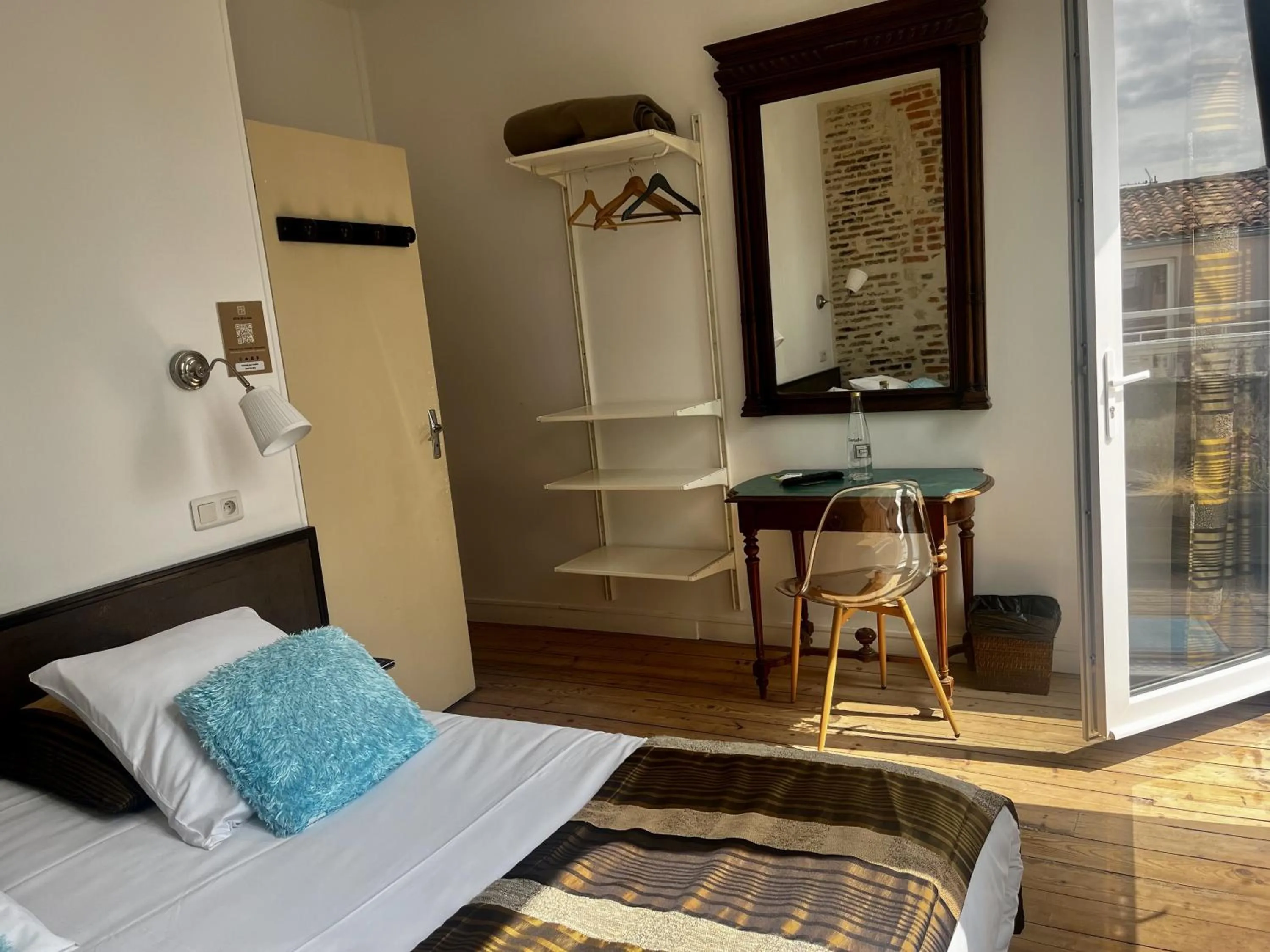 Bedroom, Bed in Hotel de La Paix