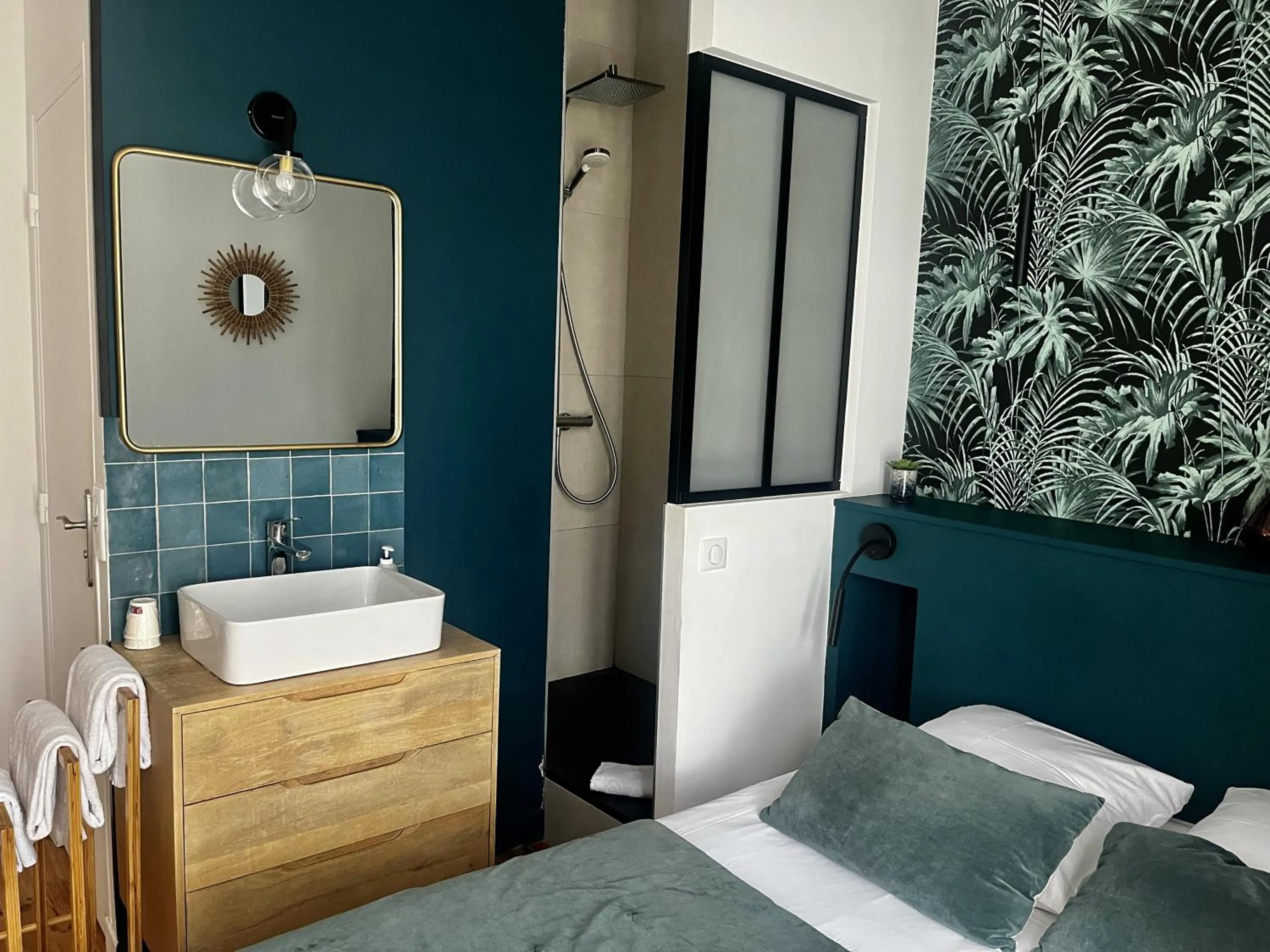 Bedroom, Bed in Hotel de La Paix