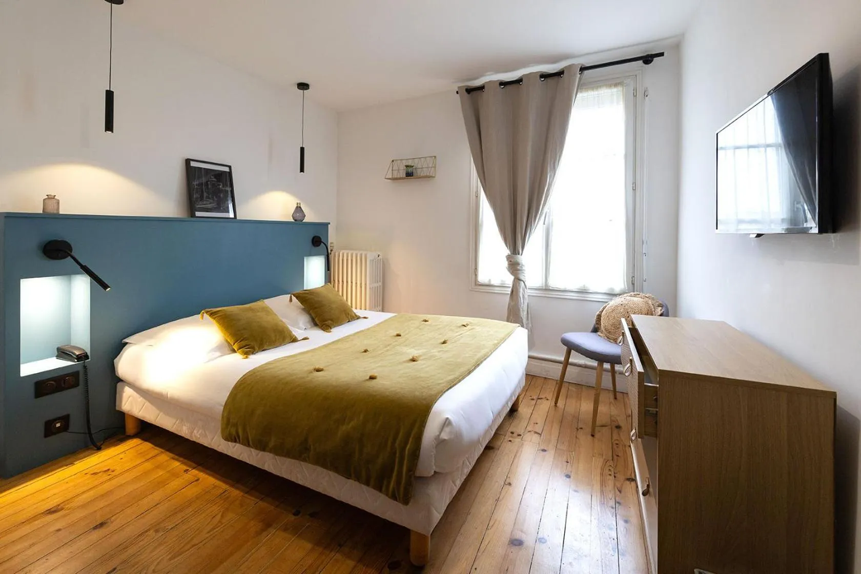 Photo of the whole room, Bed in Hotel de La Paix