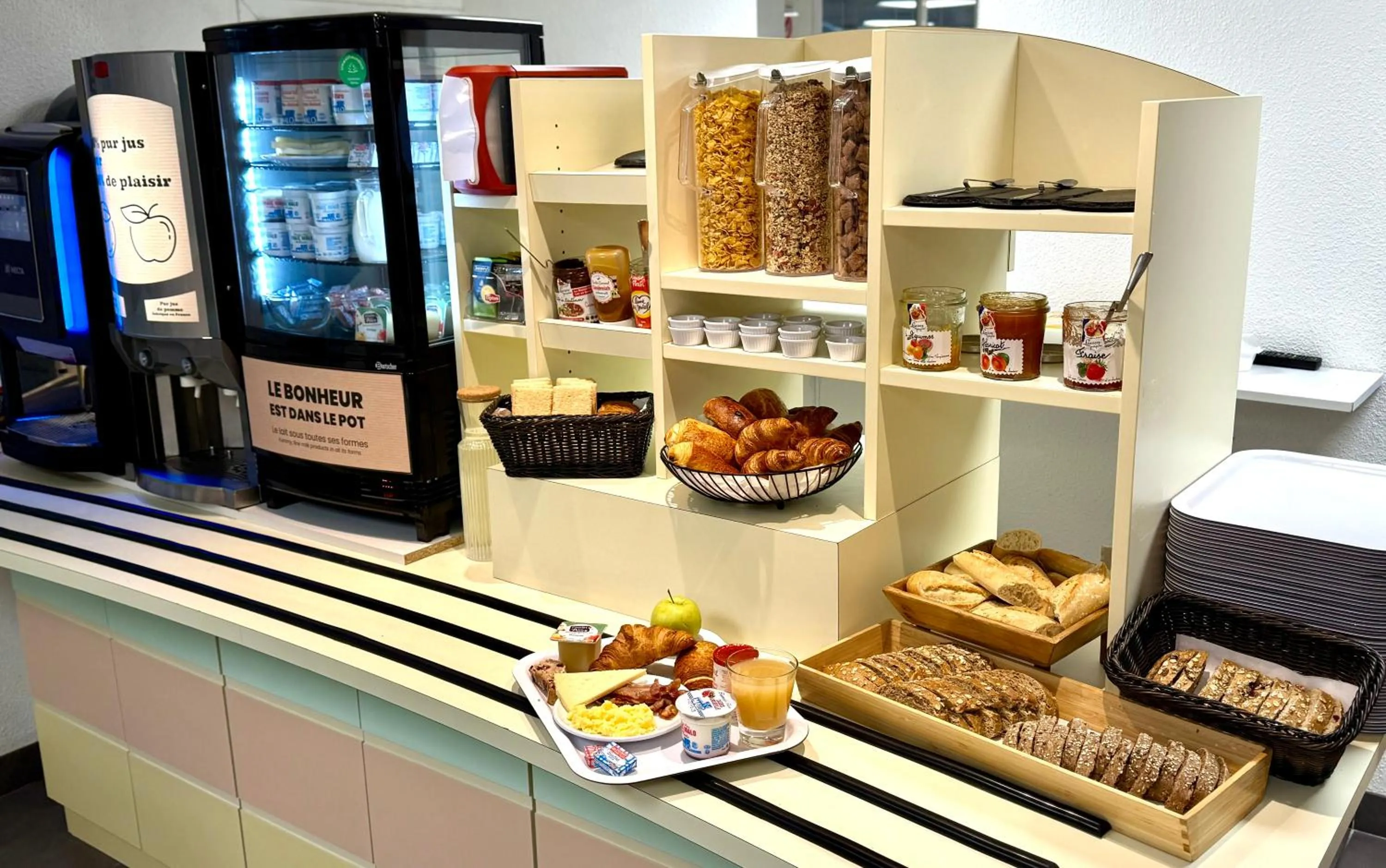 Buffet breakfast in B&B HOTEL Lisieux Parc des Expositions