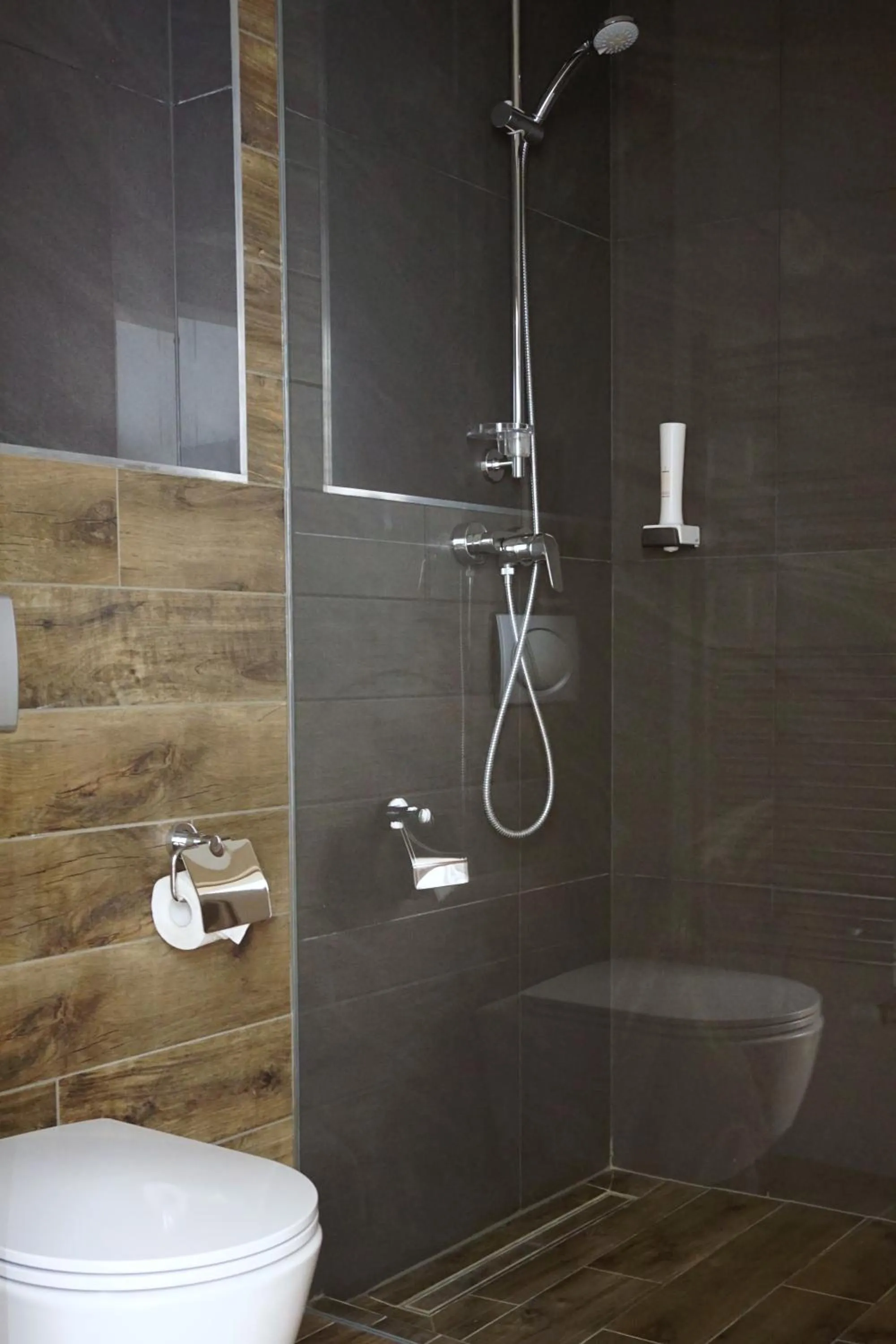 Shower in Hotel Stierer