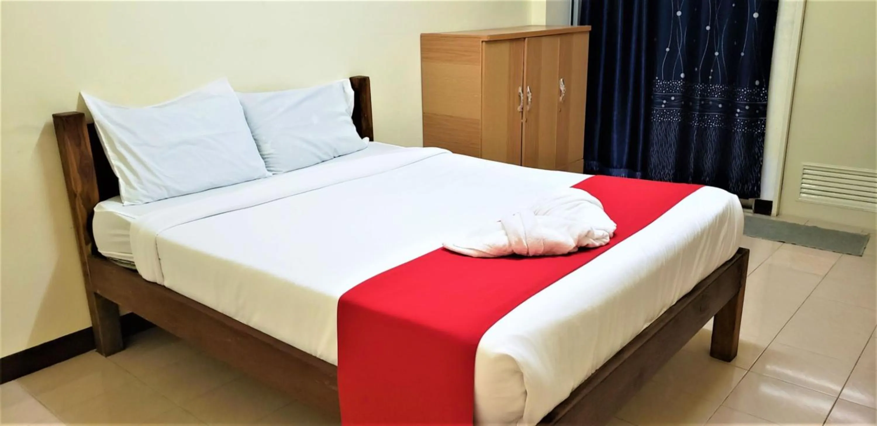 Photo of the whole room, Bed in Baan Yuyuen