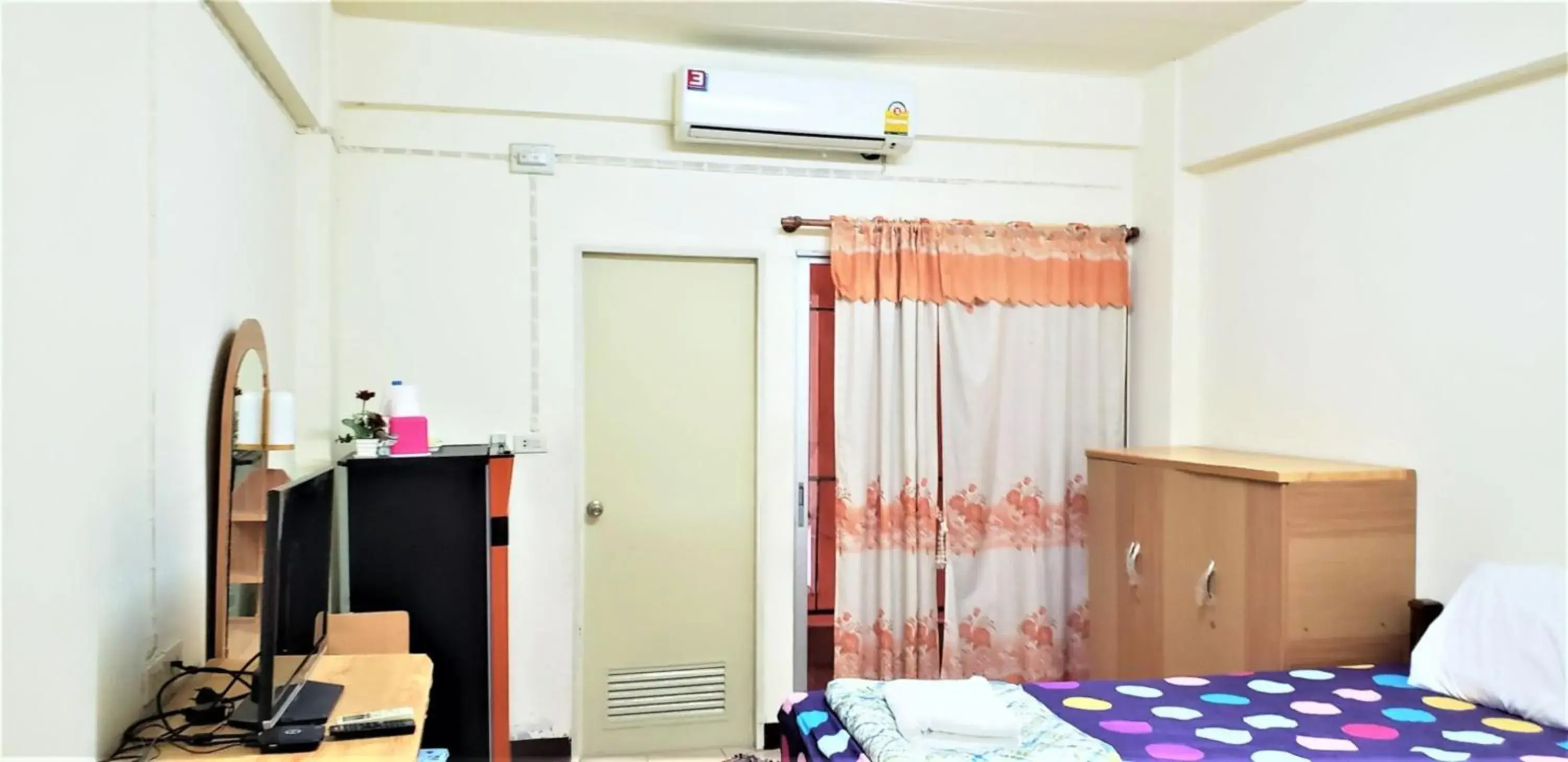 Photo of the whole room, Bed in Baan Yuyuen Photo of the whole room, Bed in Baan Yuyuen