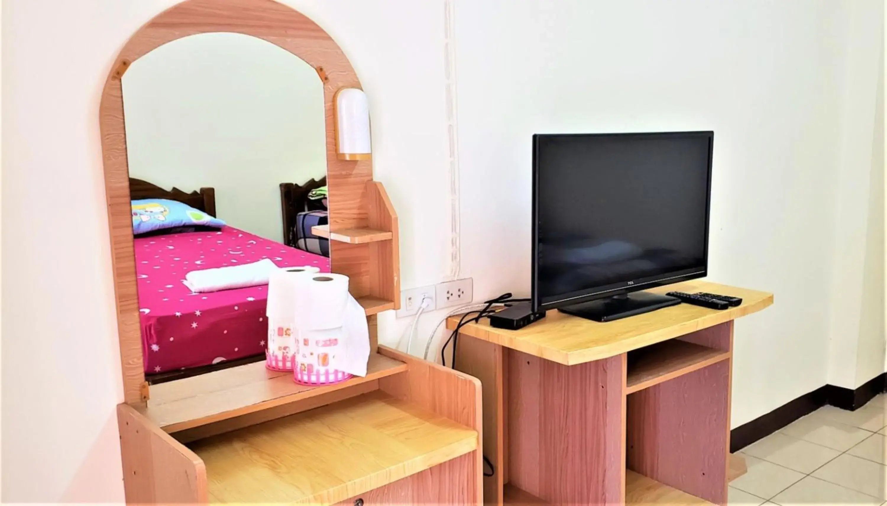 TV and multimedia, Bed in Baan Yuyuen TV and multimedia, Bed in Baan Yuyuen