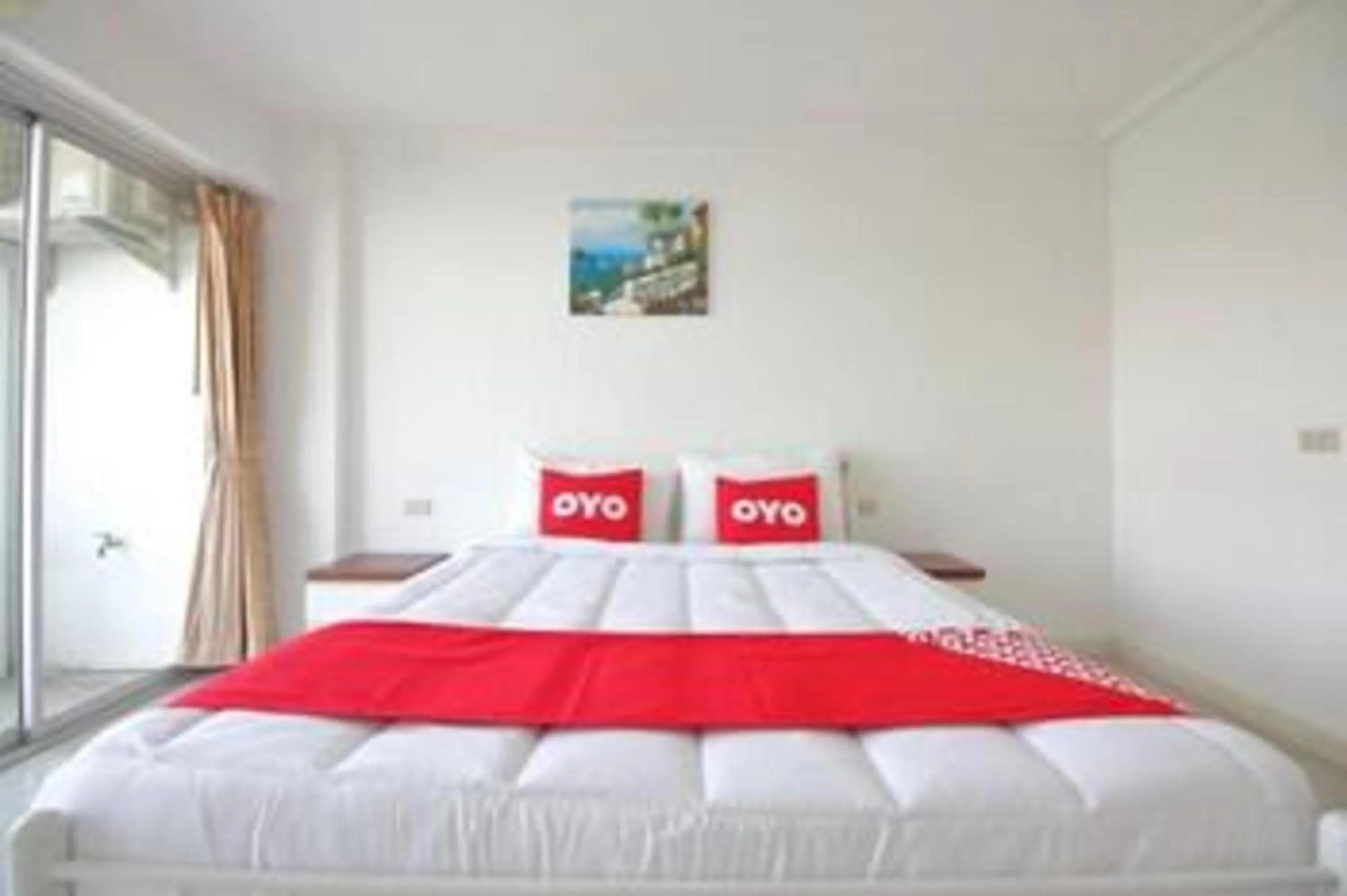Photo of the whole room, Bed in Super OYO 498 Ladawan Villa