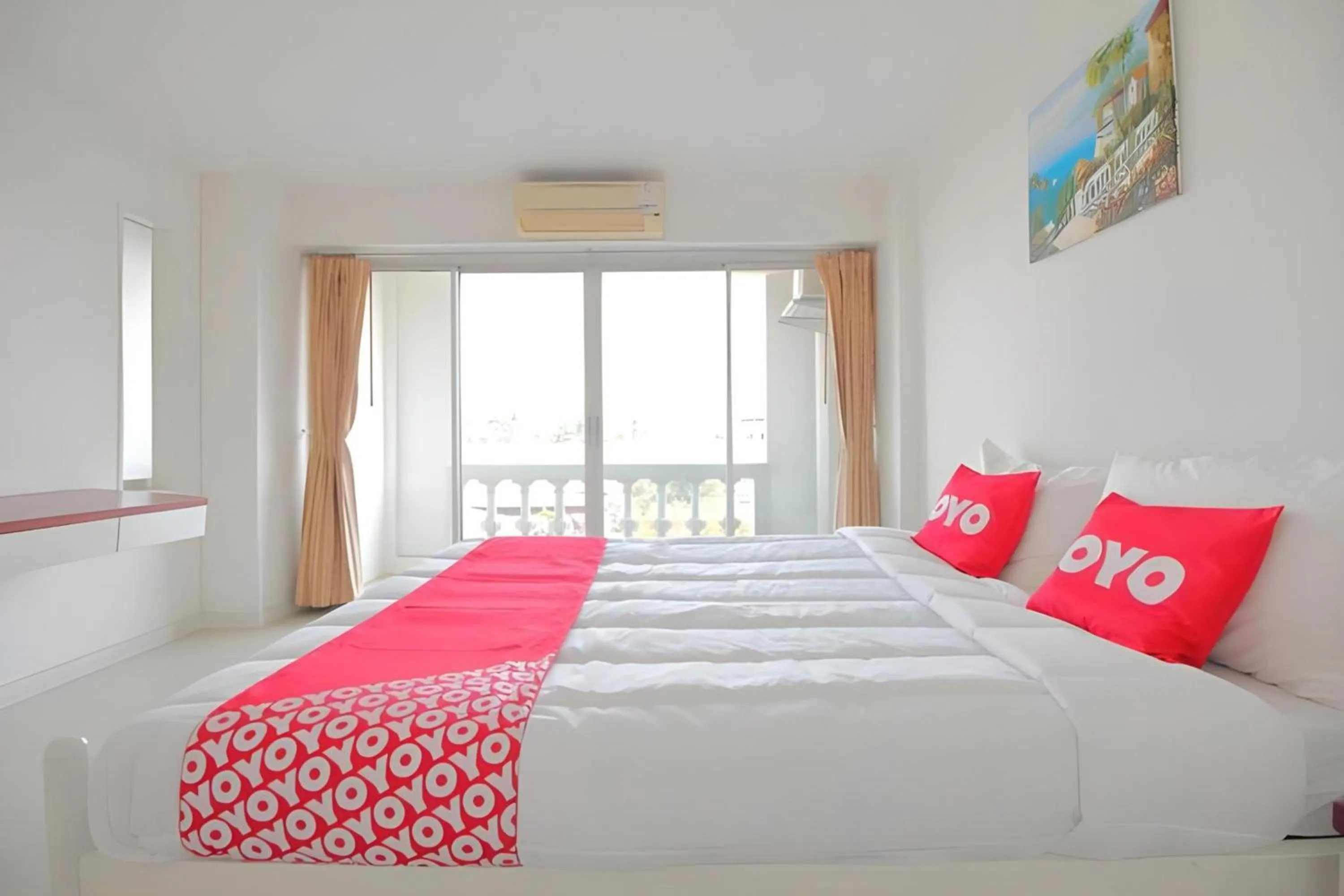 Photo of the whole room, Bed in Super OYO 498 Ladawan Villa