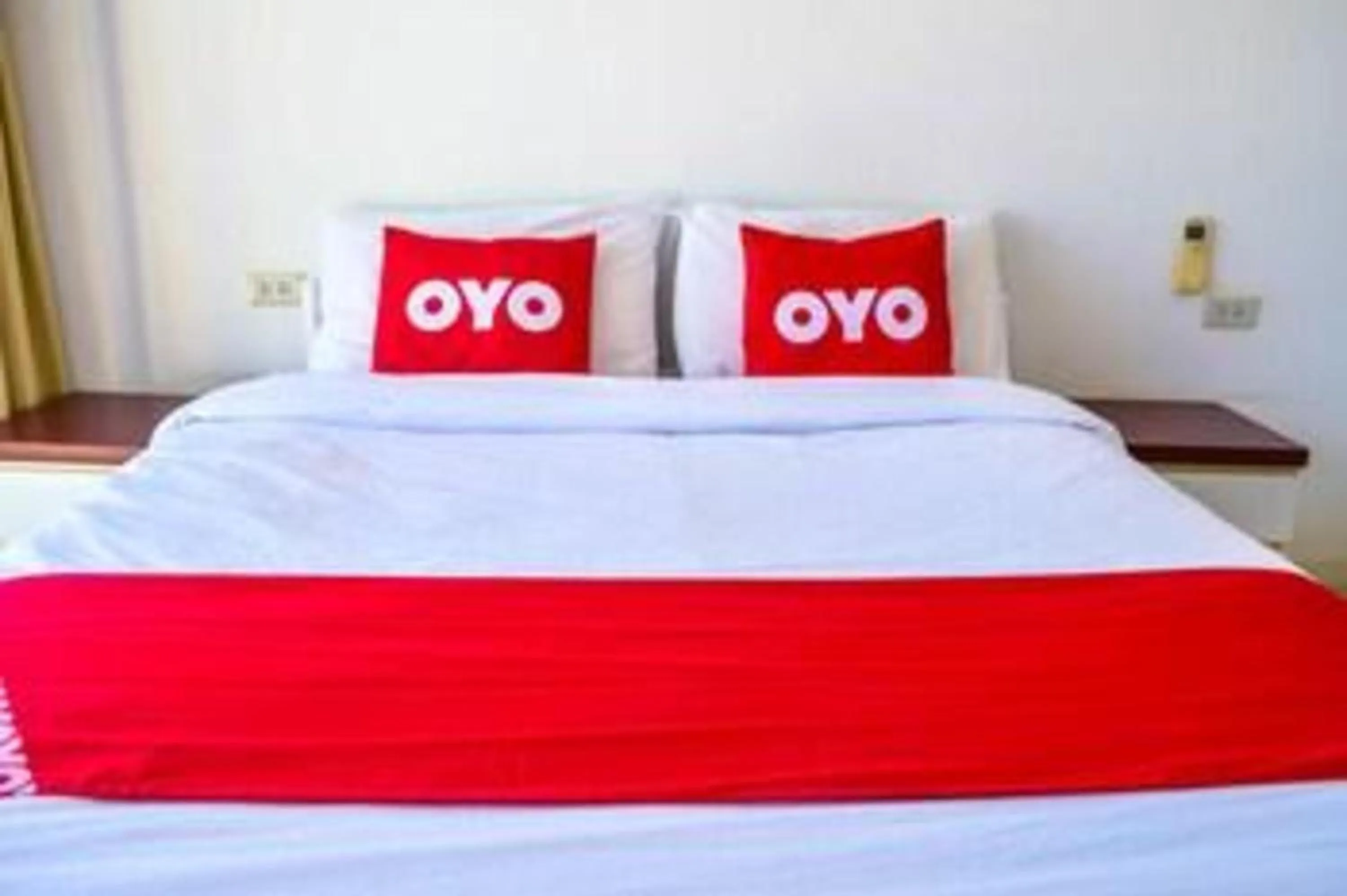 Photo of the whole room, Bed in Super OYO 498 Ladawan Villa