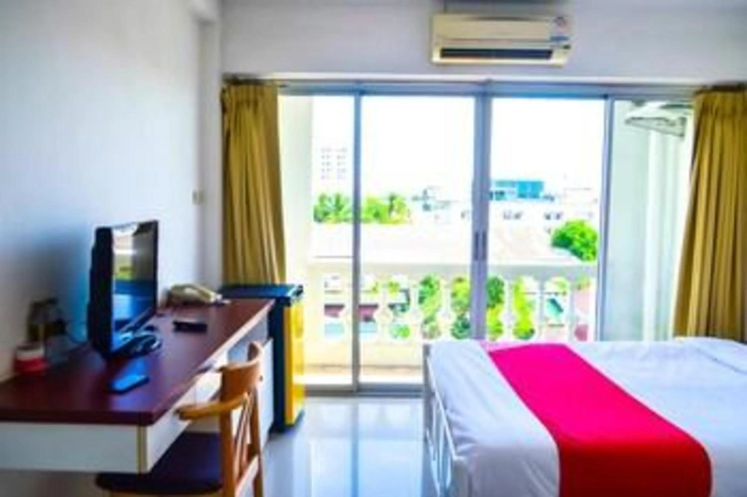 Photo of the whole room, Bed in Super OYO 498 Ladawan Villa