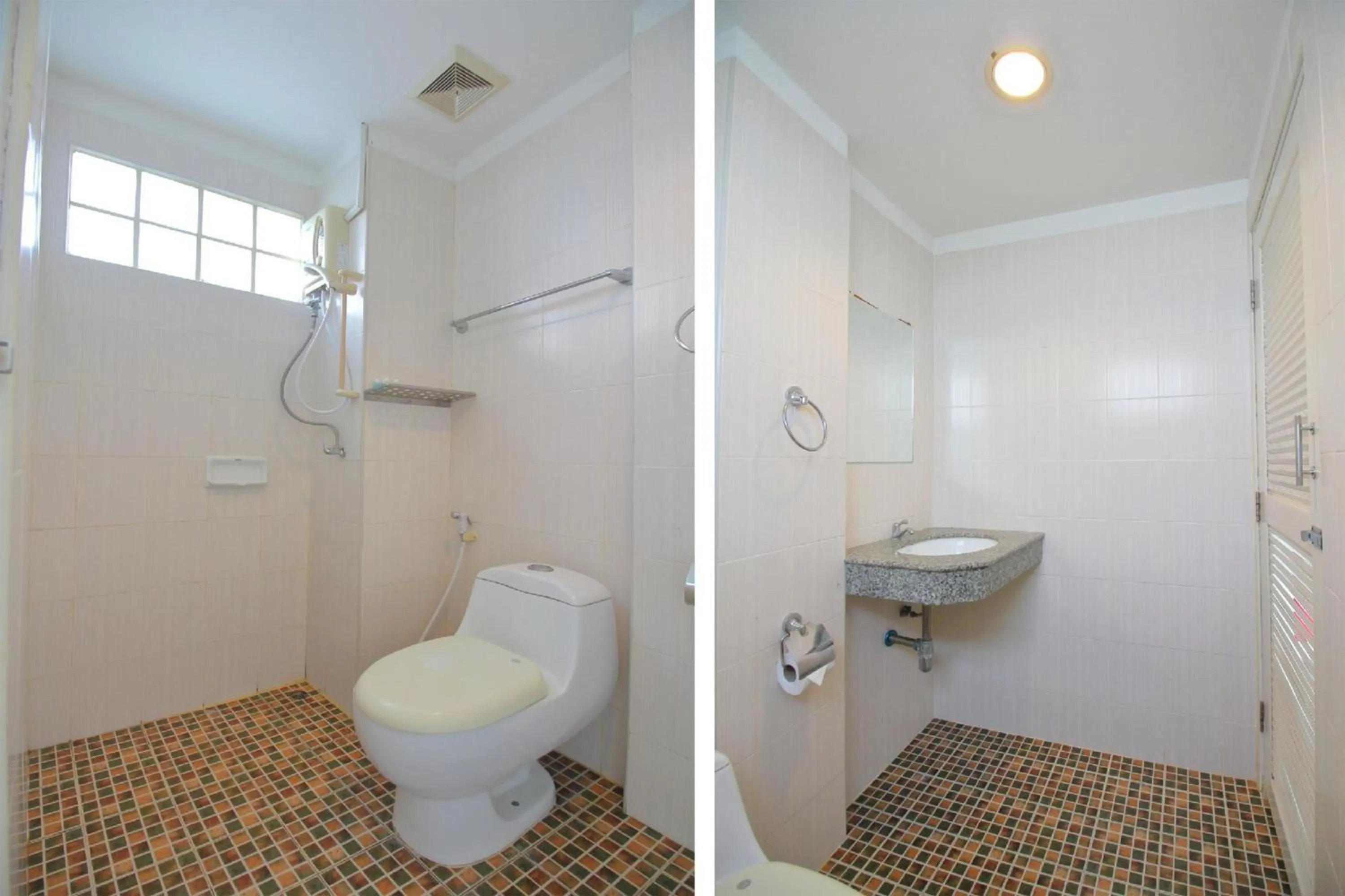 Bathroom in Super OYO 498 Ladawan Villa