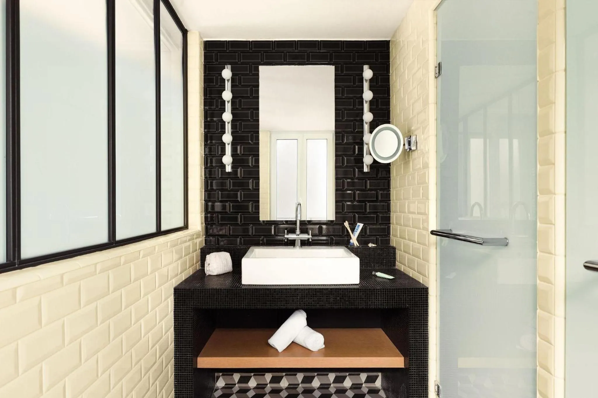 Shower in Terrass" Hotel