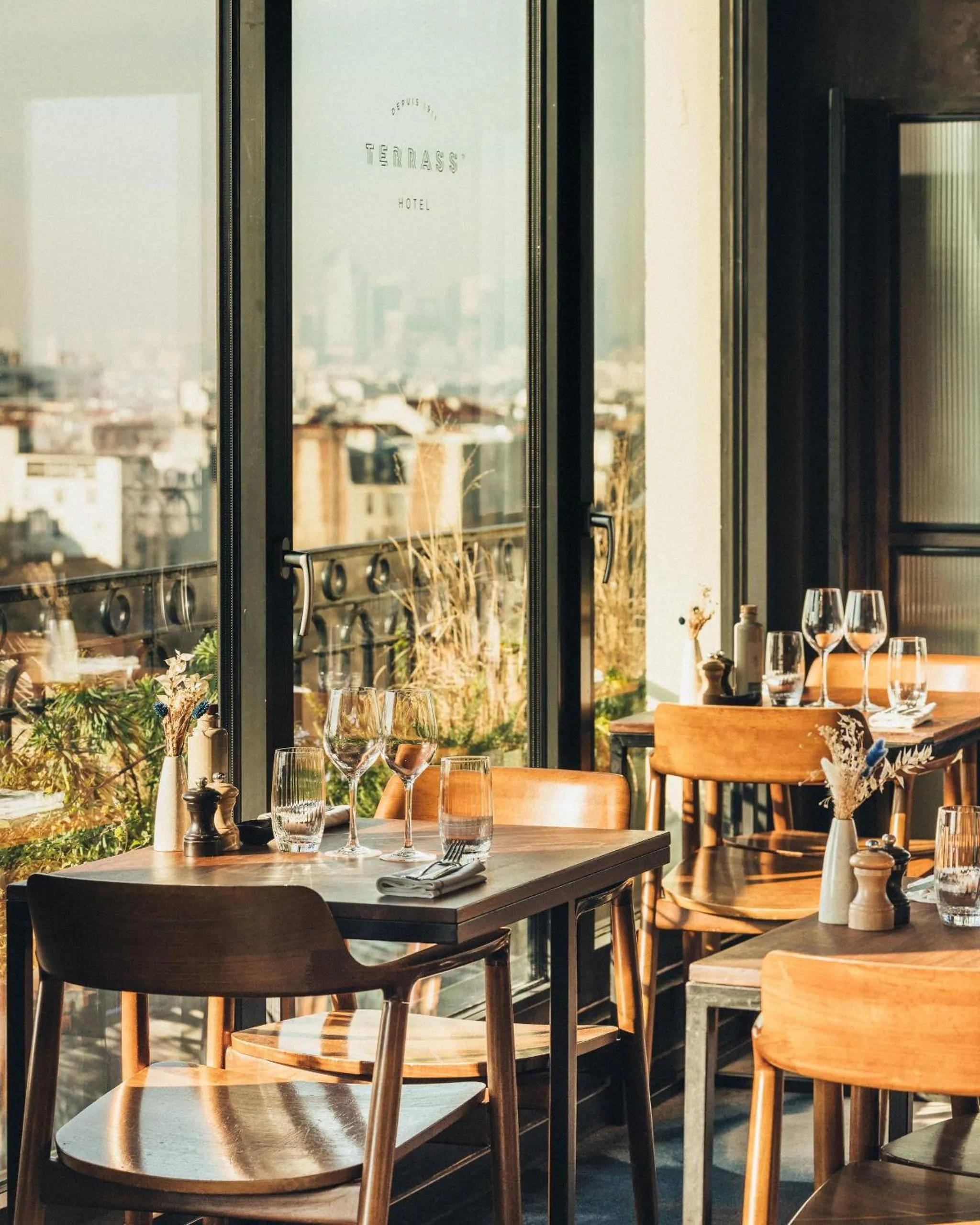 Restaurant/places to eat in Terrass" Hotel