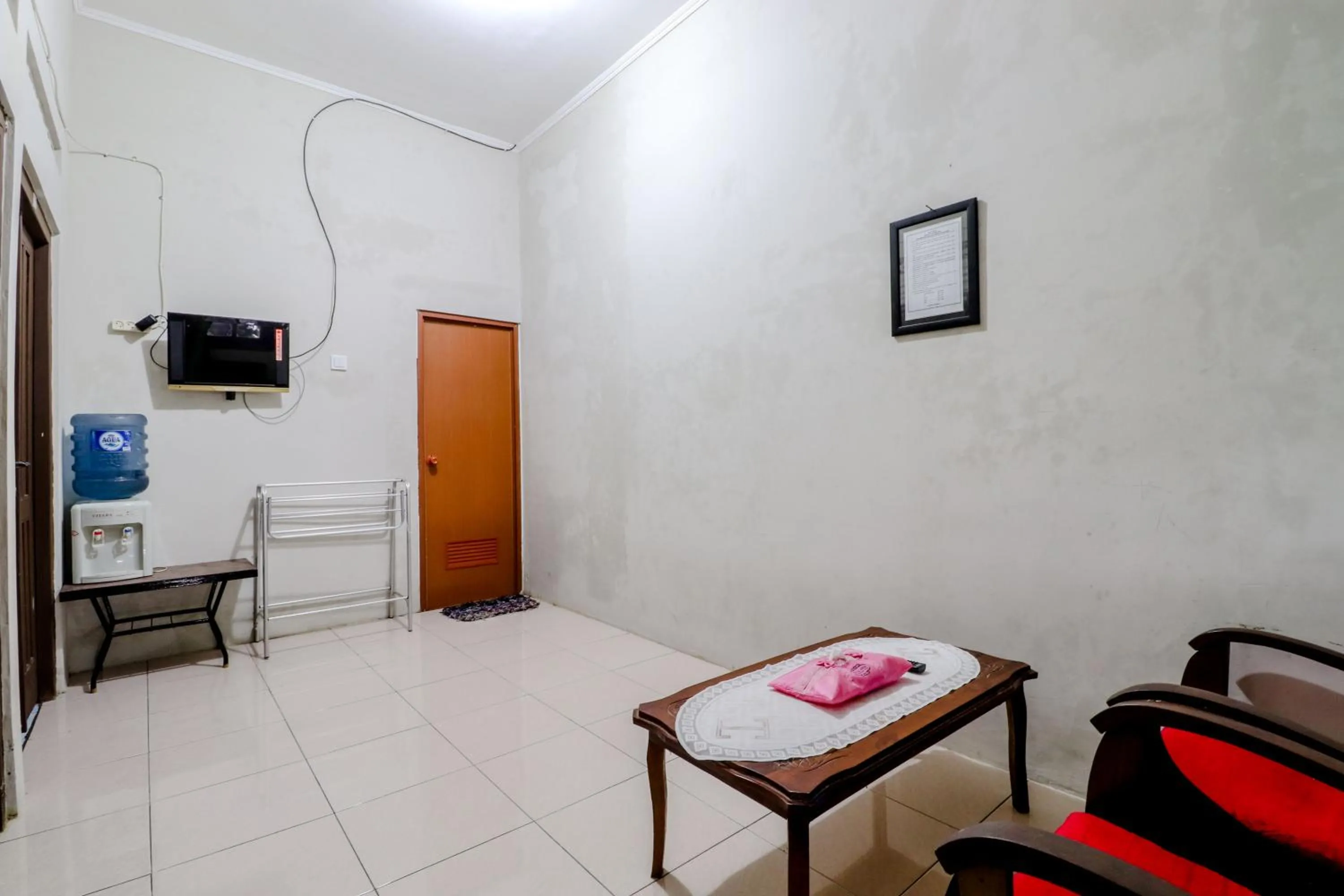 Communal lounge/ TV room, Bed in Homestay Damandiri Prambanan Syariah