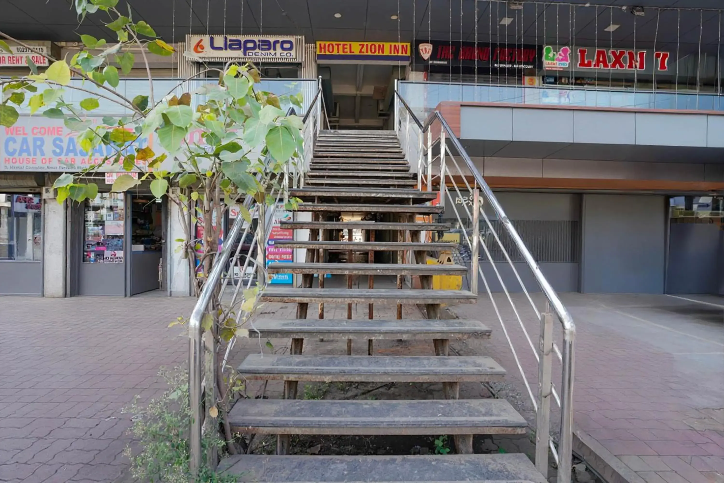 Facade/entrance in Hotel O Vapi GIDC Formerly Zion Inn Facade/entrance in Hotel O Vapi GIDC Formerly Zion Inn