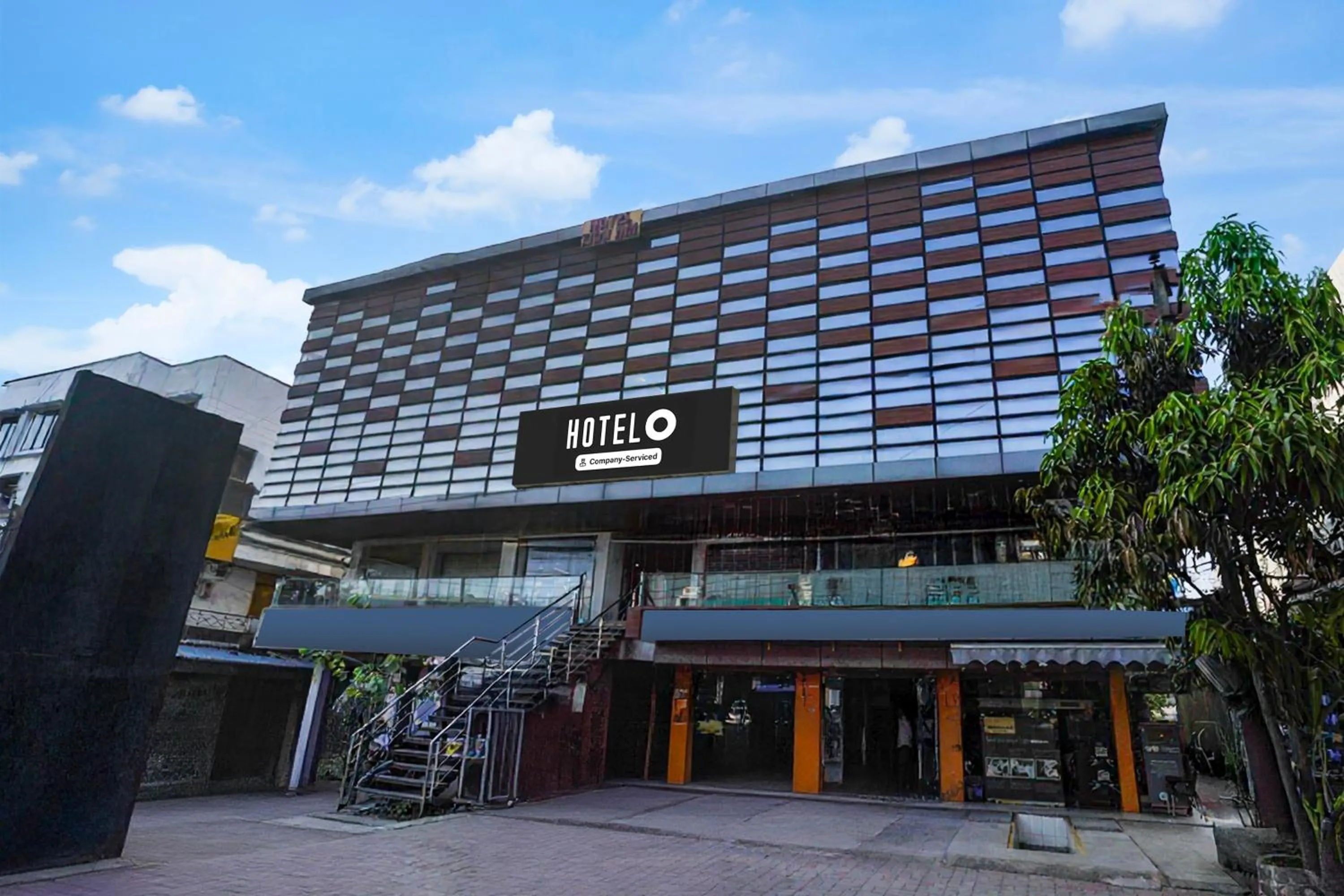 Facade/entrance in Hotel O Vapi GIDC Formerly Zion Inn