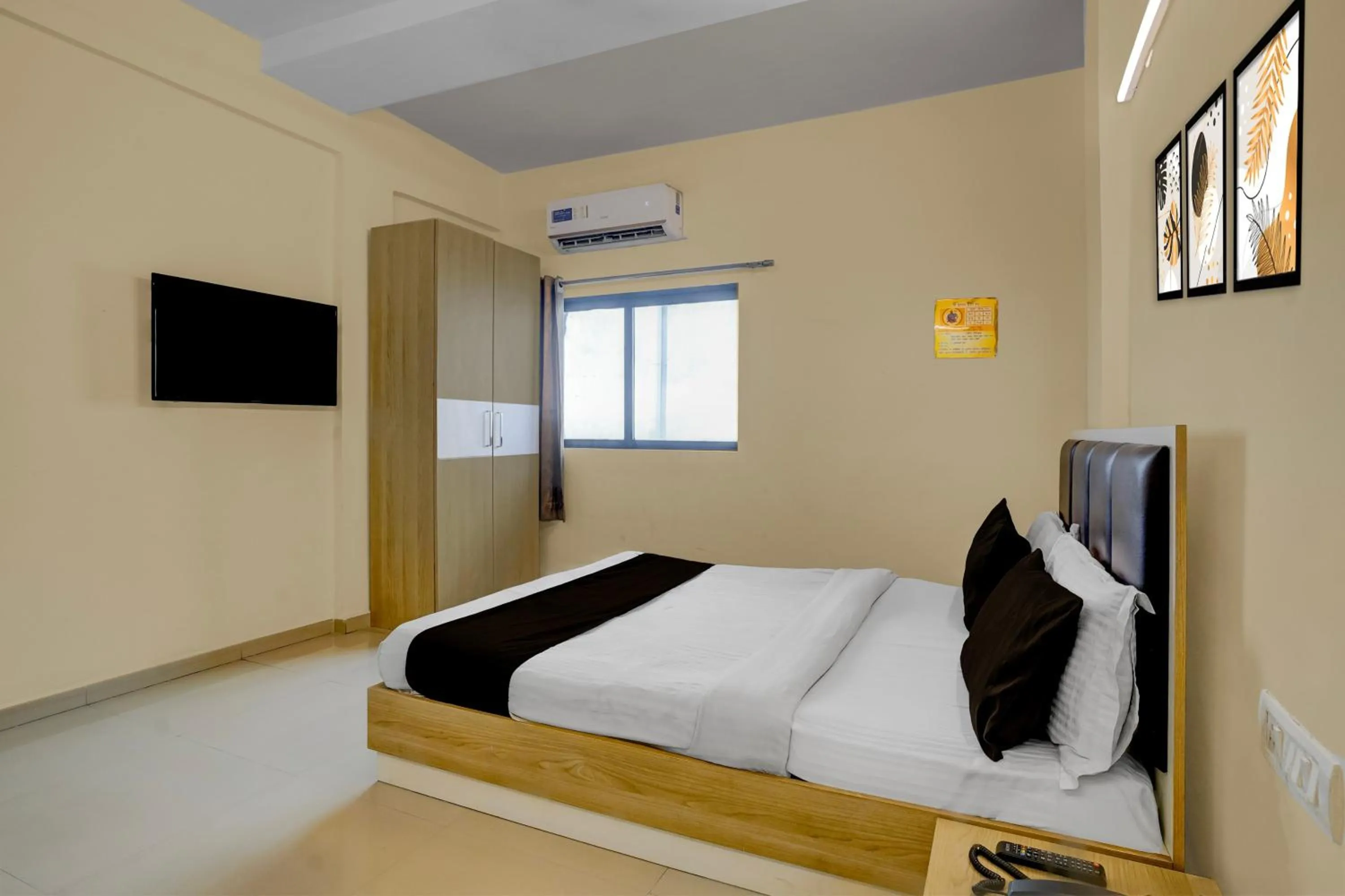 Bedroom in Hotel O Vapi GIDC Formerly Zion Inn