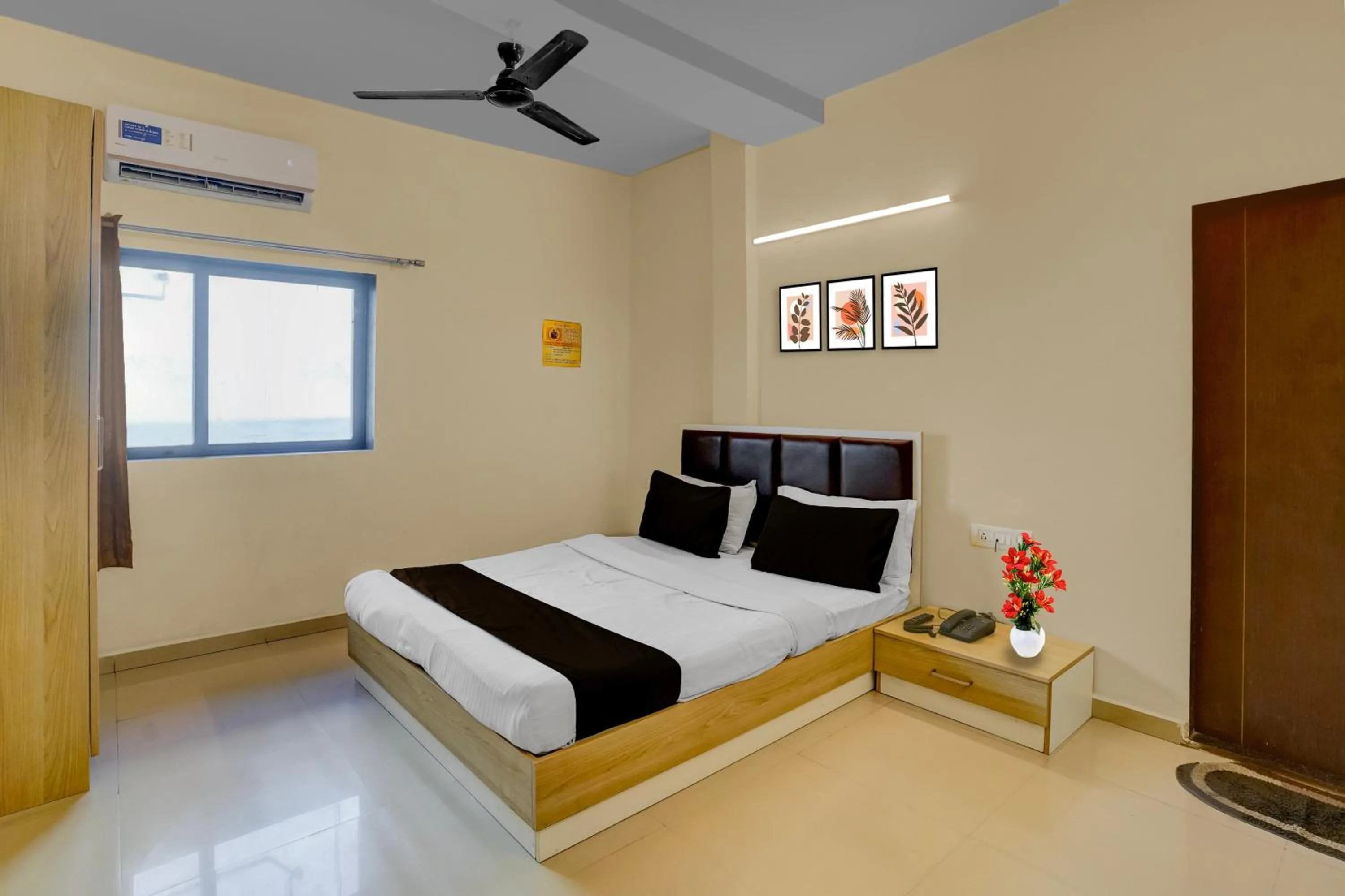 Bedroom in Hotel O Vapi GIDC Formerly Zion Inn