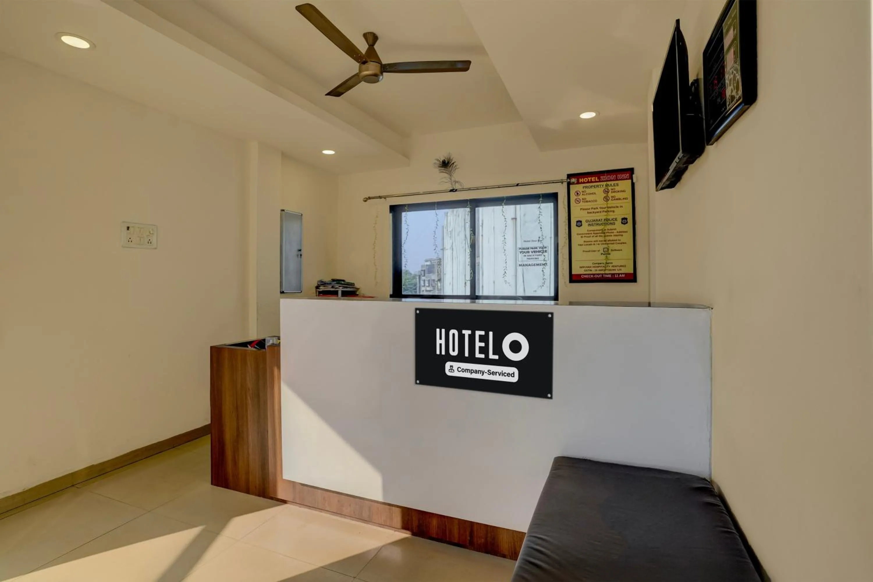 Lobby or reception in Hotel O Vapi GIDC Formerly Zion Inn
